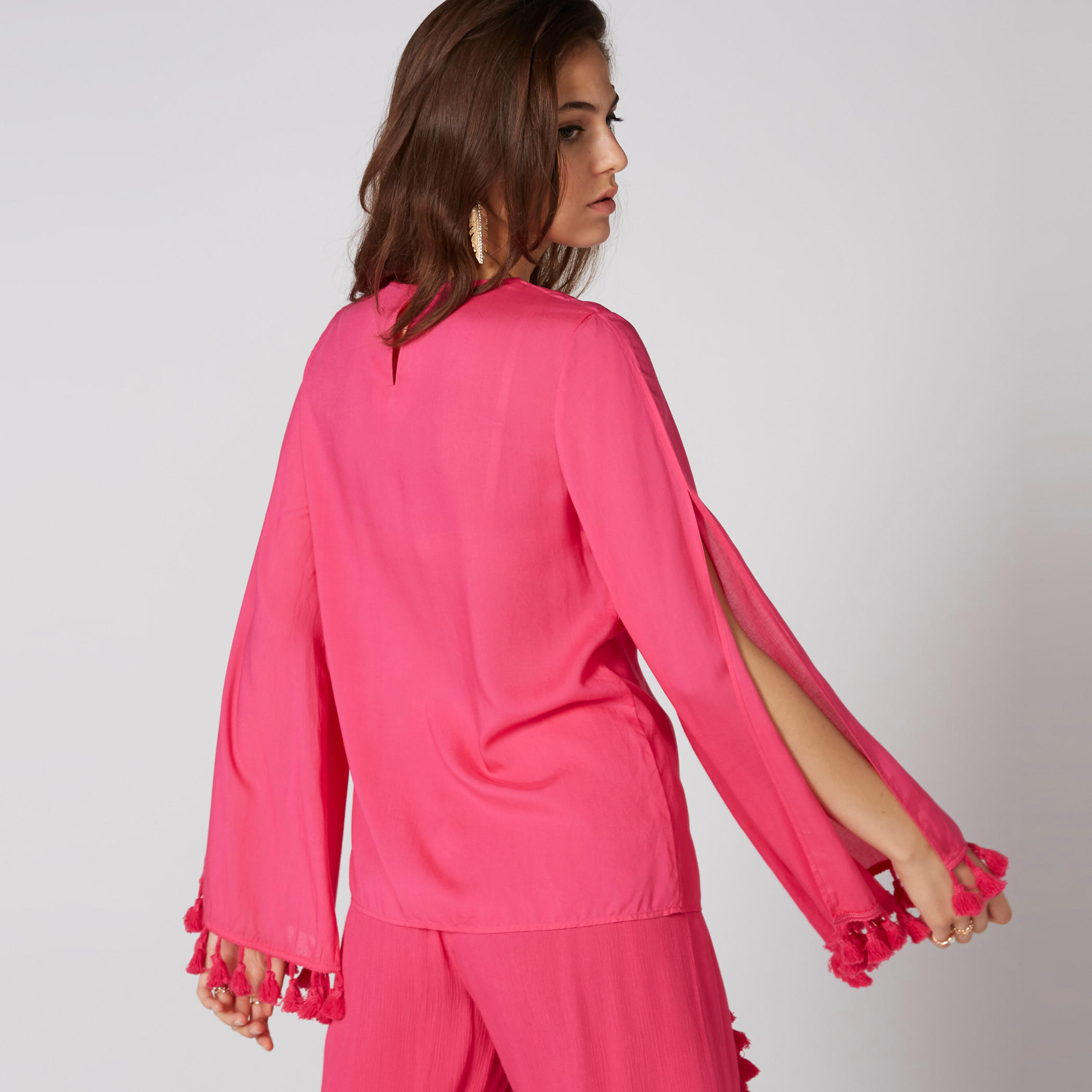 بلوزة مطرزة بياقة مستديرة وشرّابات-women-clothing-shirtsandblouses-blouses-image-2