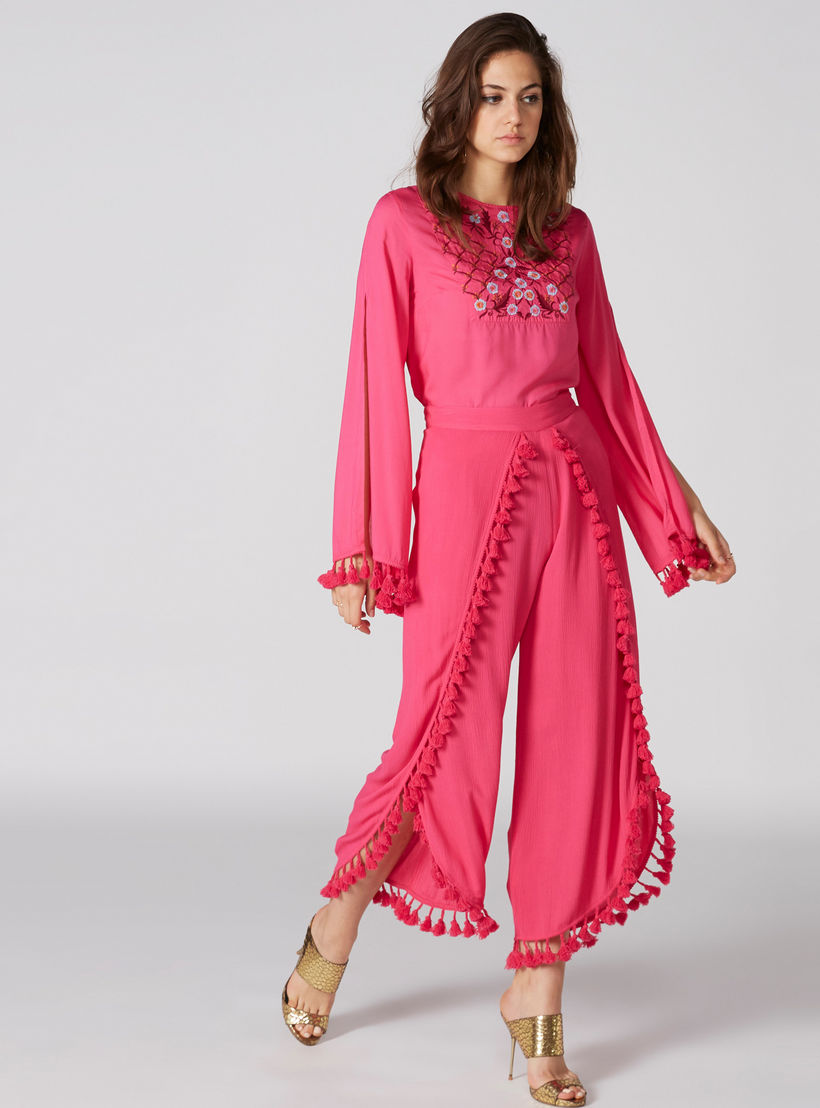بلوزة مطرزة بياقة مستديرة وشرّابات-women-clothing-shirtsandblouses-blouses-image-3