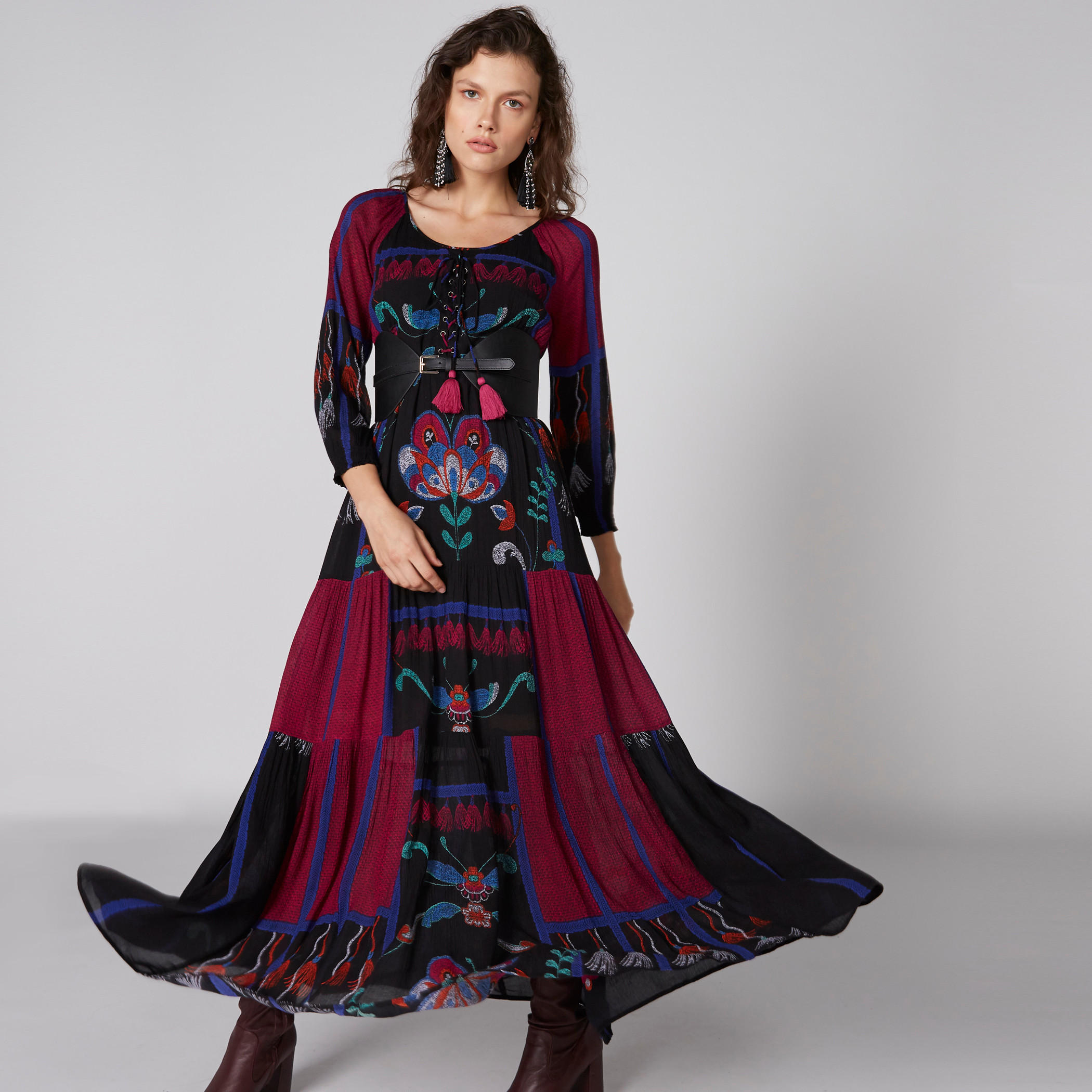 فستان ماكسي بطبعات وياقة مستديرة وأكمام طويلة-women-clothing-dresses-image-1