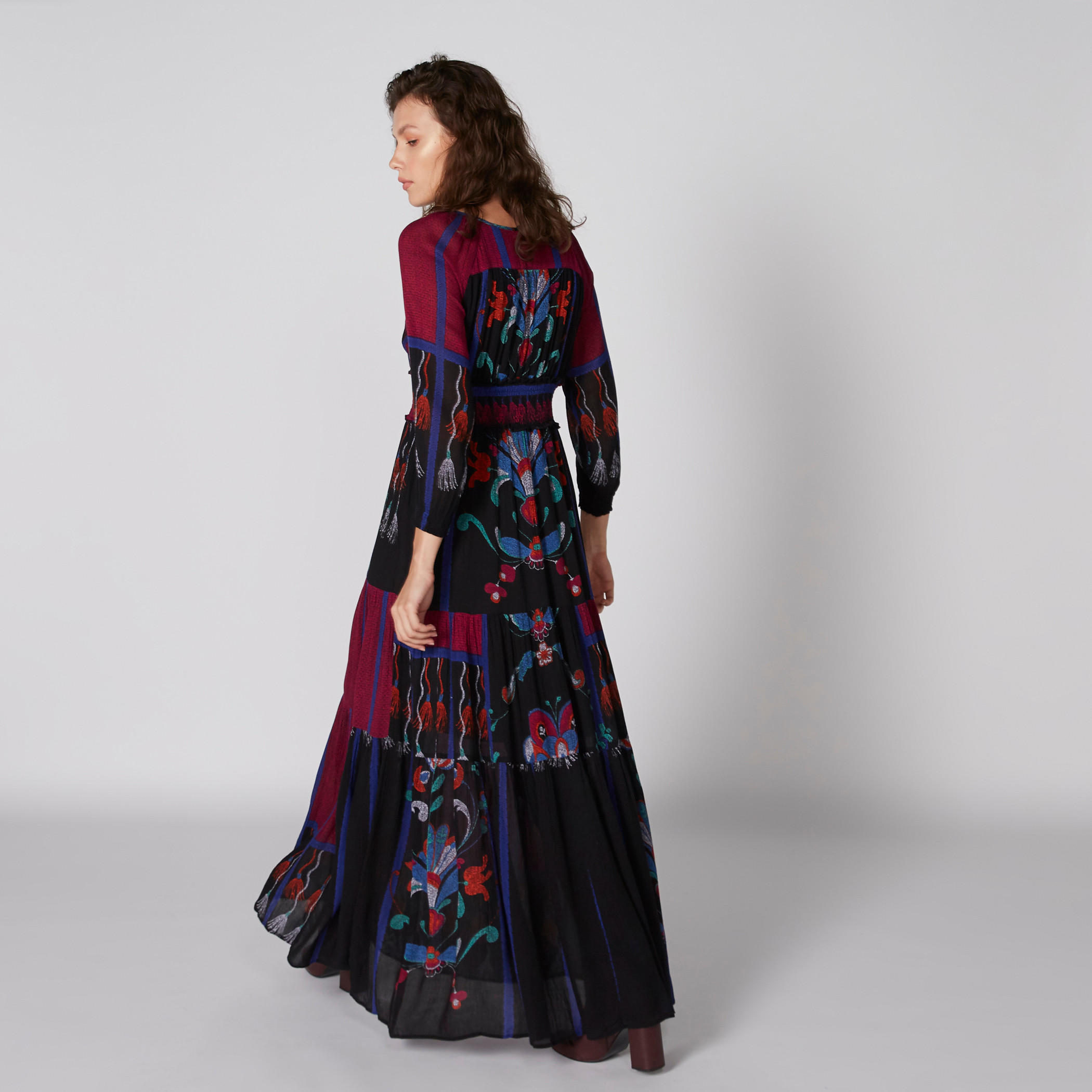 فستان ماكسي بطبعات وياقة مستديرة وأكمام طويلة-women-clothing-dresses-image-2