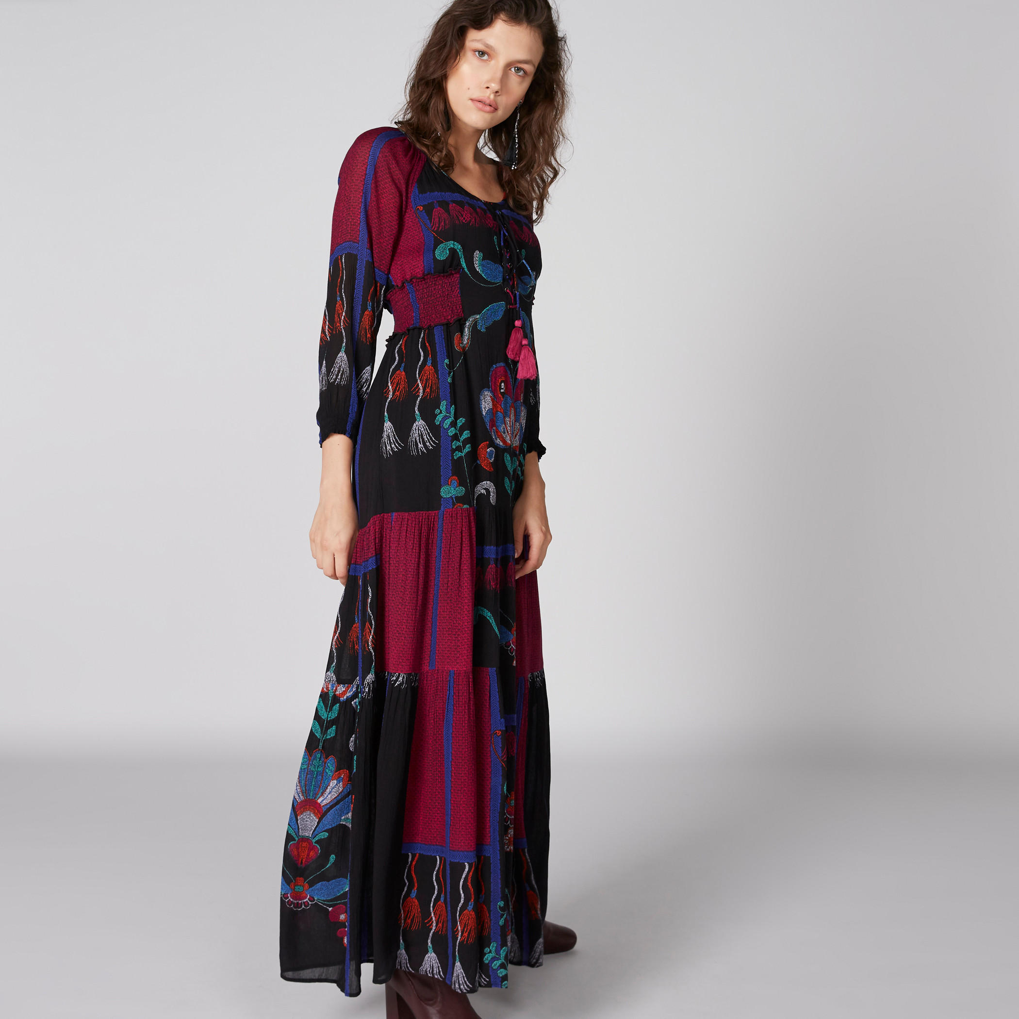فستان ماكسي بطبعات وياقة مستديرة وأكمام طويلة-women-clothing-dresses-image-3