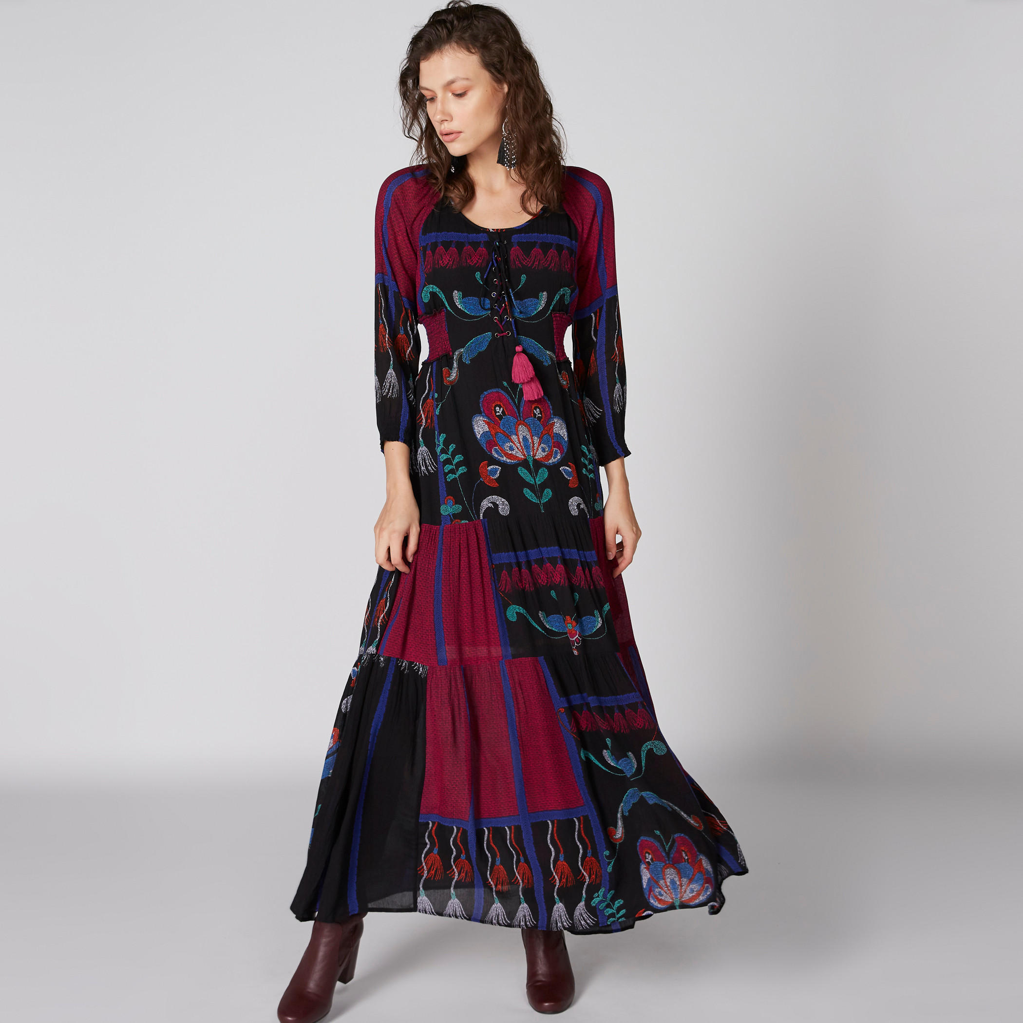 فستان ماكسي بطبعات وياقة مستديرة وأكمام طويلة-women-clothing-dresses-image-4