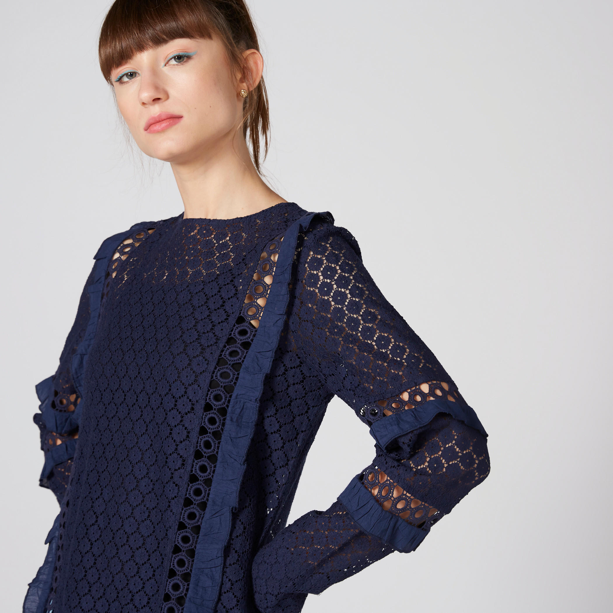 بلوزة دانتيل بأكمام طويلة-women-clothing-shirtsandblouses-blouses-image-4