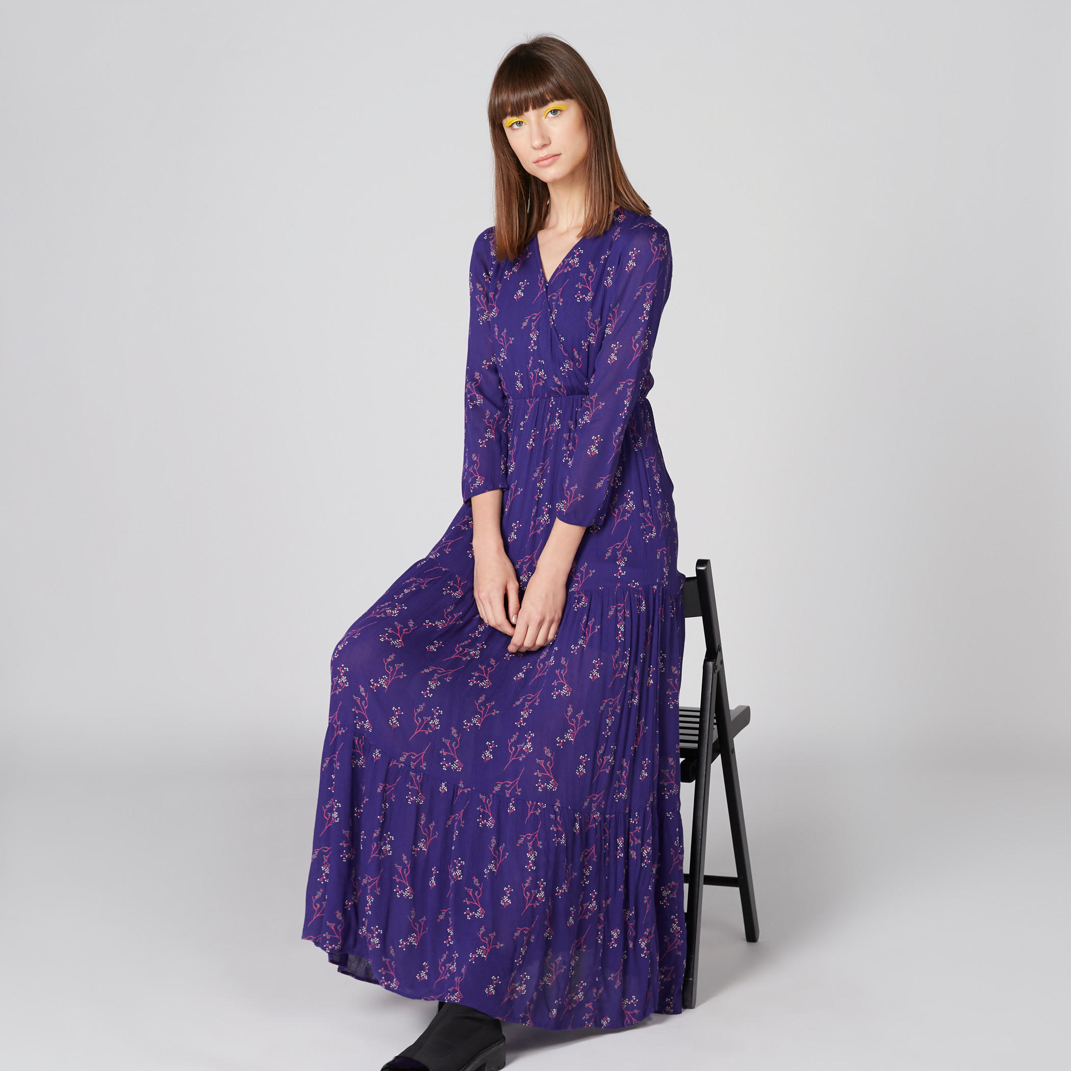 فستان طويل بياقة V وطبعات أزهار-women-clothing-dresses-image-1