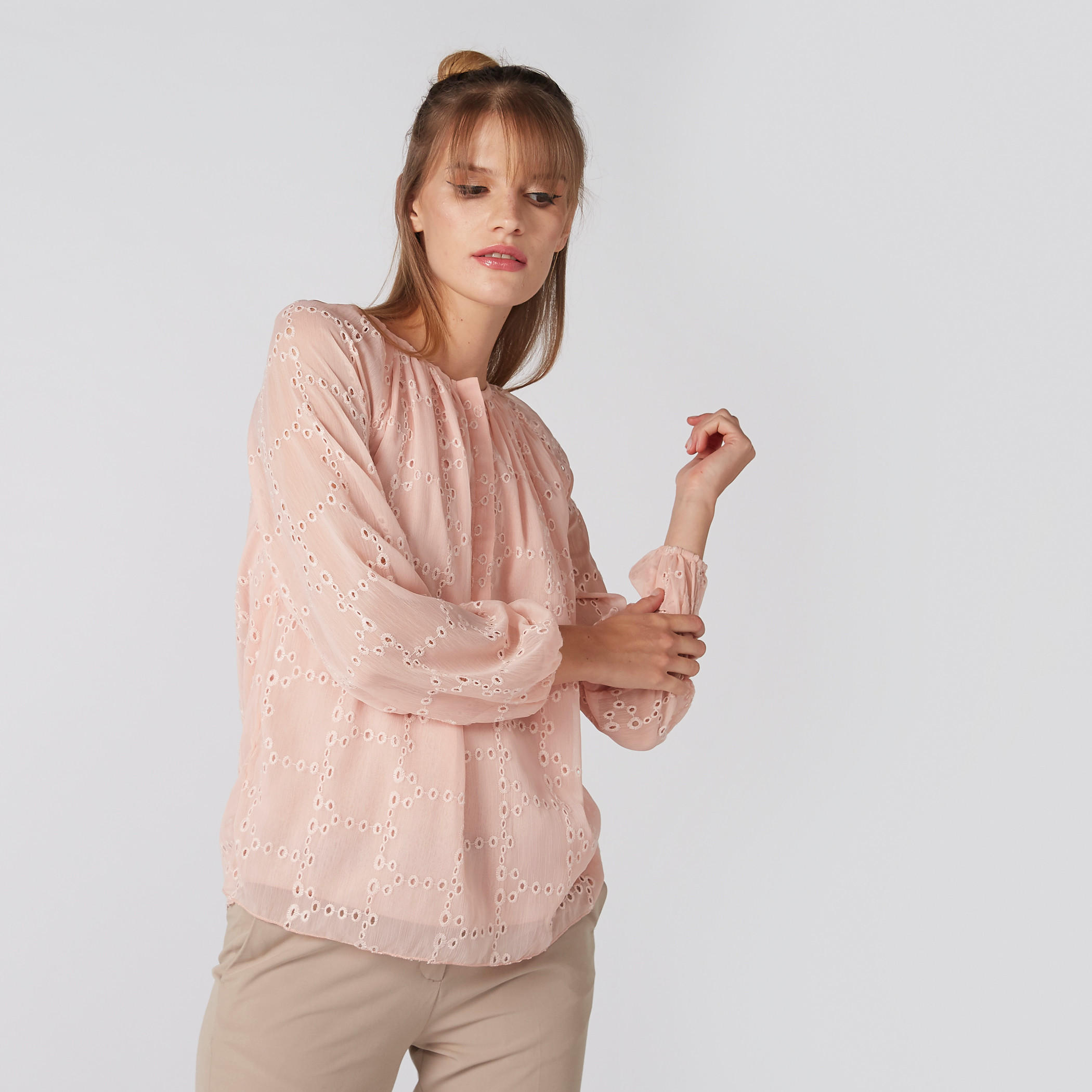 بلوزة شيفلي بياقة مستديرة وأكمام طويلة-women-clothing-shirtsandblouses-blouses-image-2