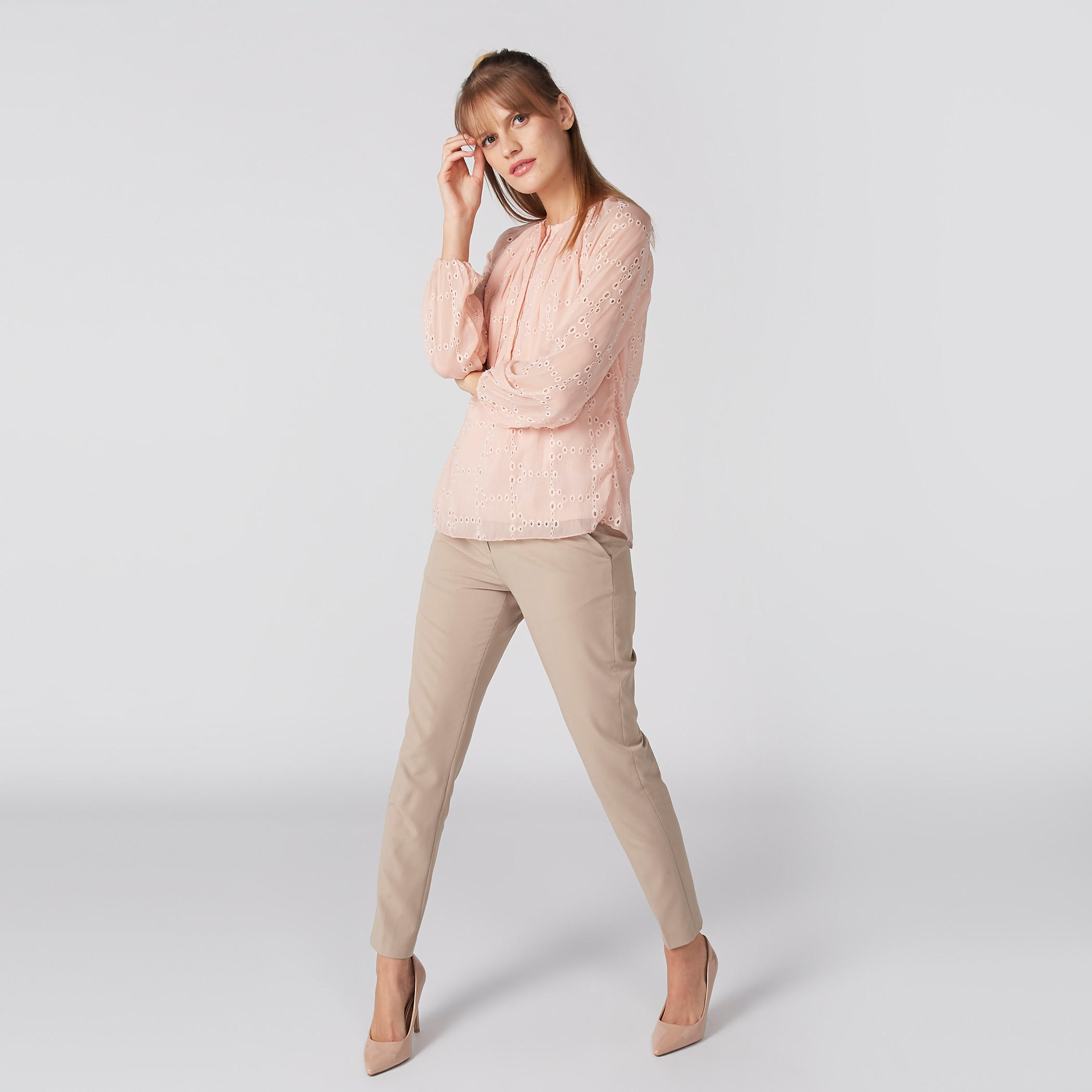 بلوزة شيفلي بياقة مستديرة وأكمام طويلة-women-clothing-shirtsandblouses-blouses-image-4