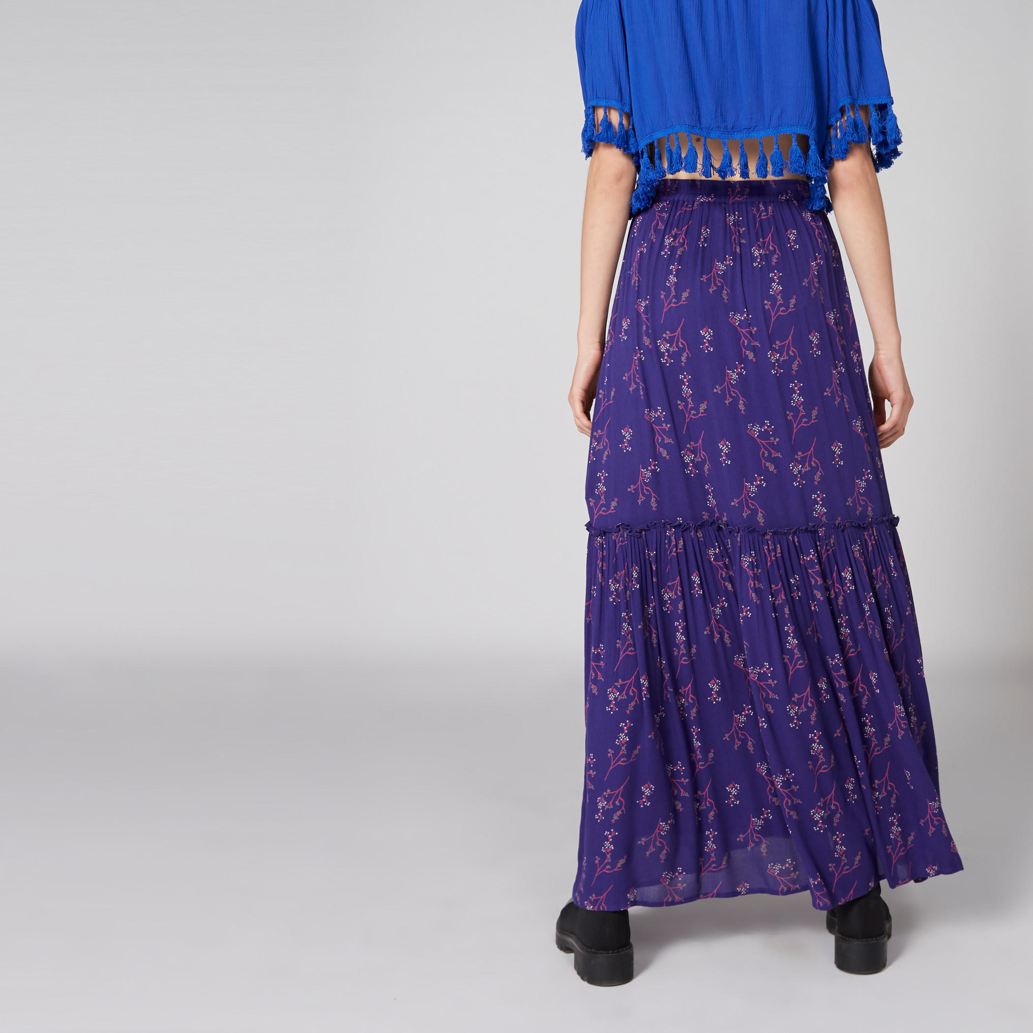 تنورة طويلة بخصر مطّاطي وطبعات أزهار-women-clothing-bottoms-skirts-image-2