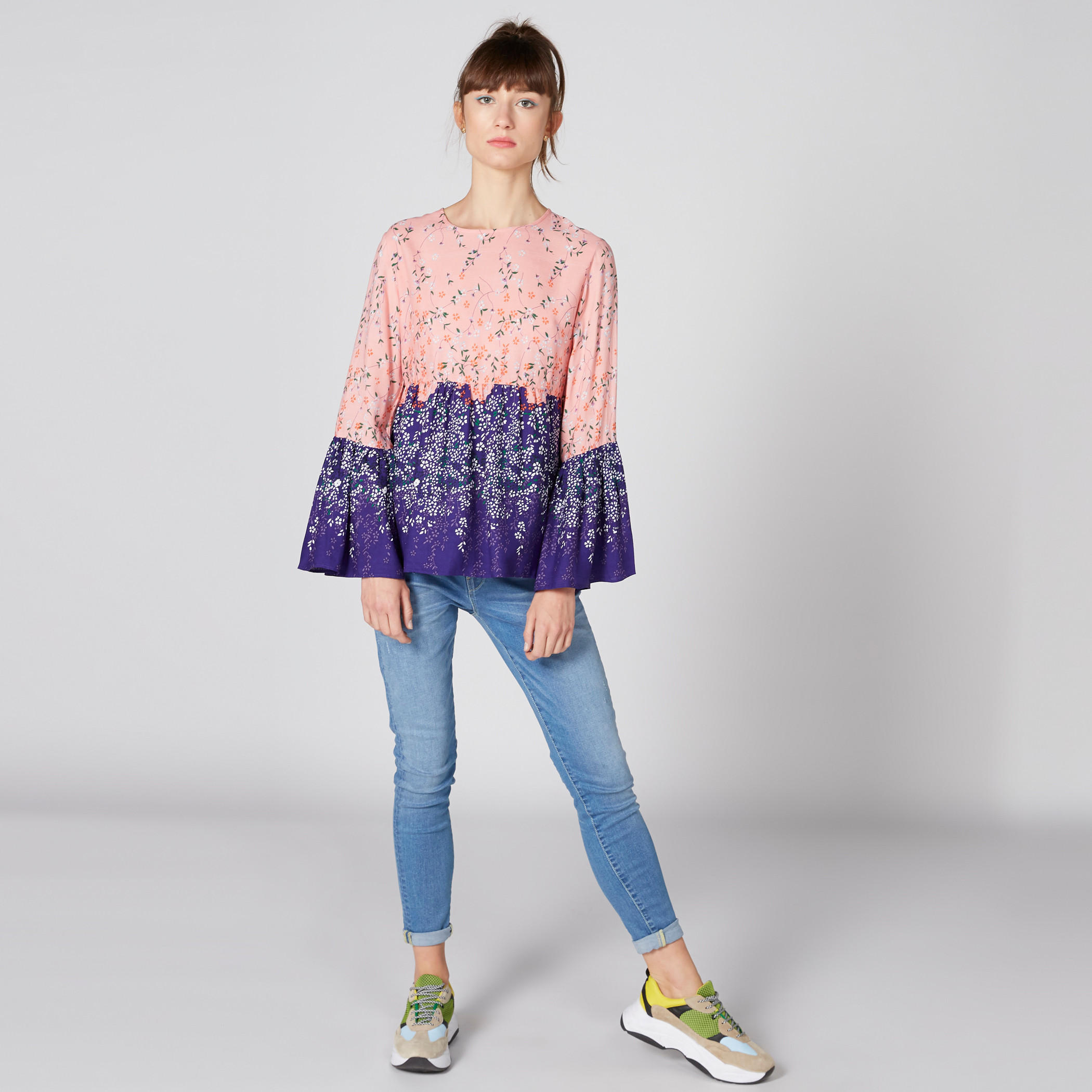 بلوزة بطبعات زهرية وياقة مستديرة وأكمام طويلة واسعة-women-clothing-shirtsandblouses-blouses-image-3