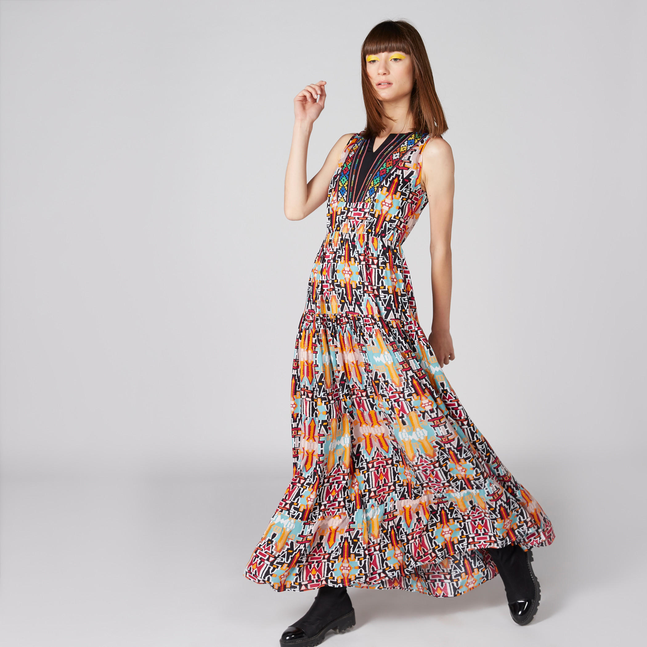 فستان طويل دون أكمام بياقة V مطرزة وطبعات-women-clothing-dresses-image-1