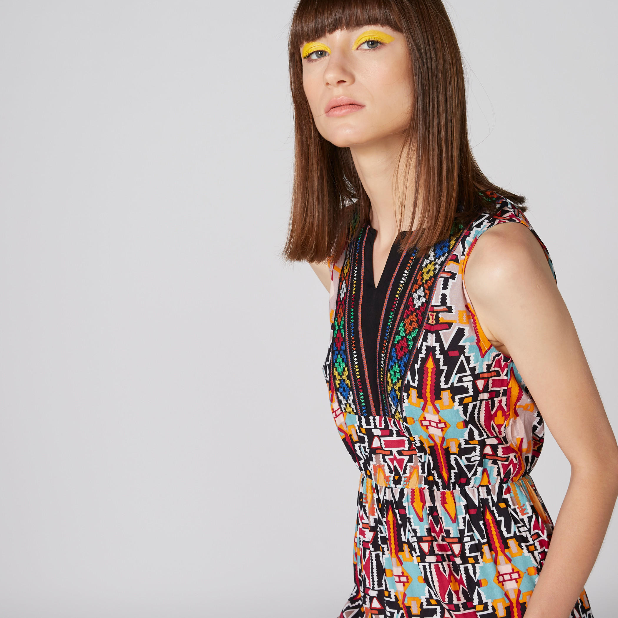 فستان طويل دون أكمام بياقة V مطرزة وطبعات-women-clothing-dresses-image-4