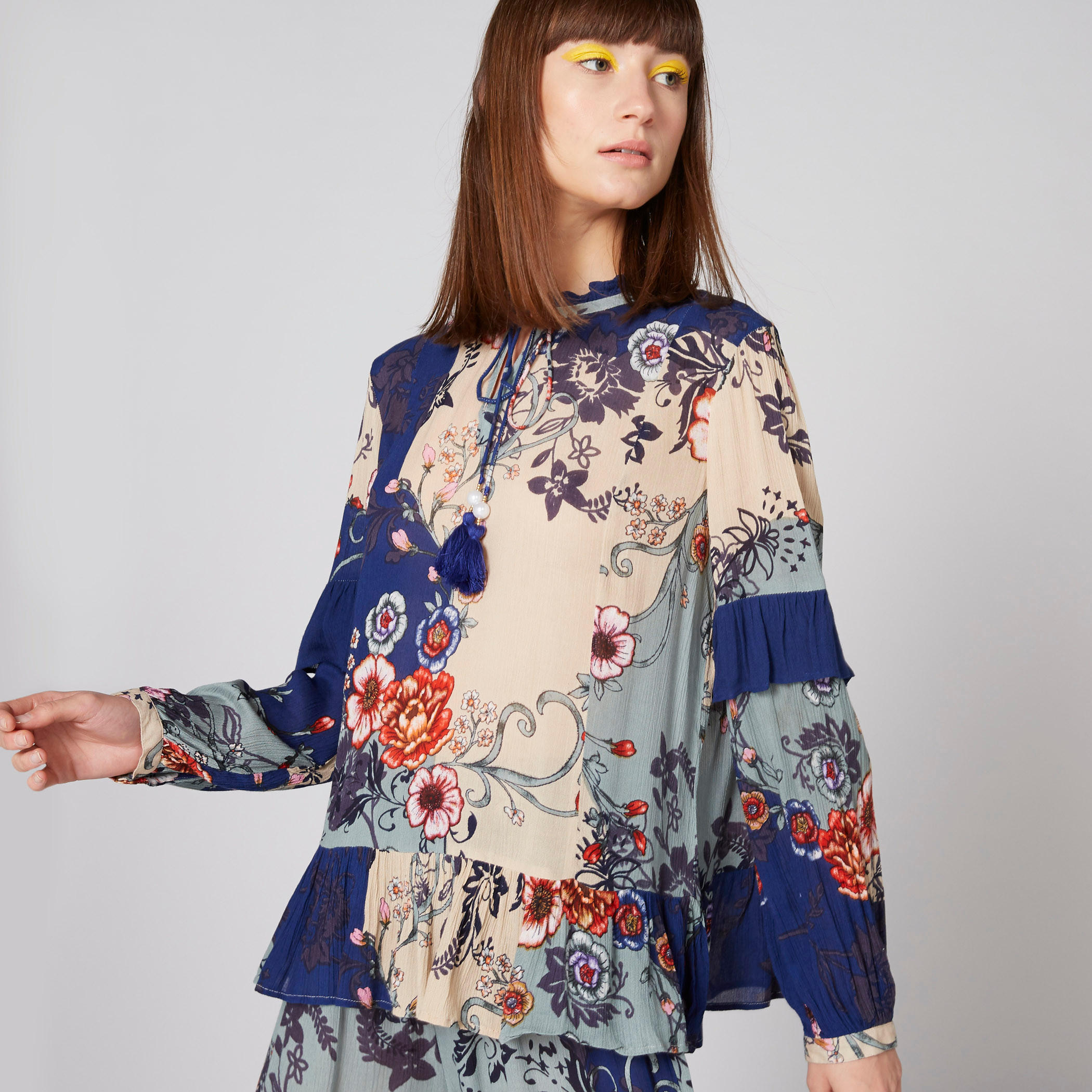 بلوزة بياقة عالية وأكمام طويلة وأربطة وطبعات-women-clothing-shirtsandblouses-blouses-image-1