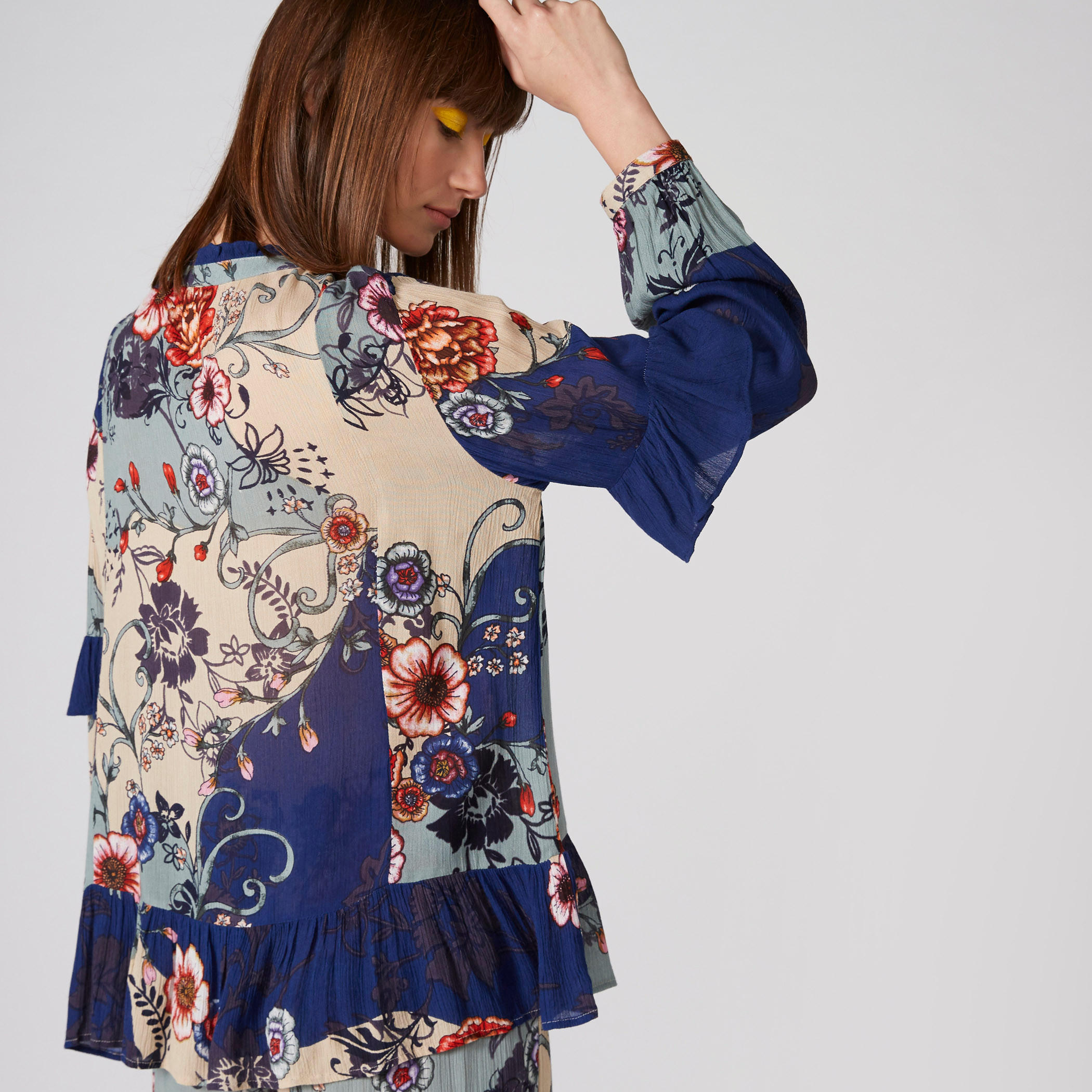 بلوزة بياقة عالية وأكمام طويلة وأربطة وطبعات-women-clothing-shirtsandblouses-blouses-image-2