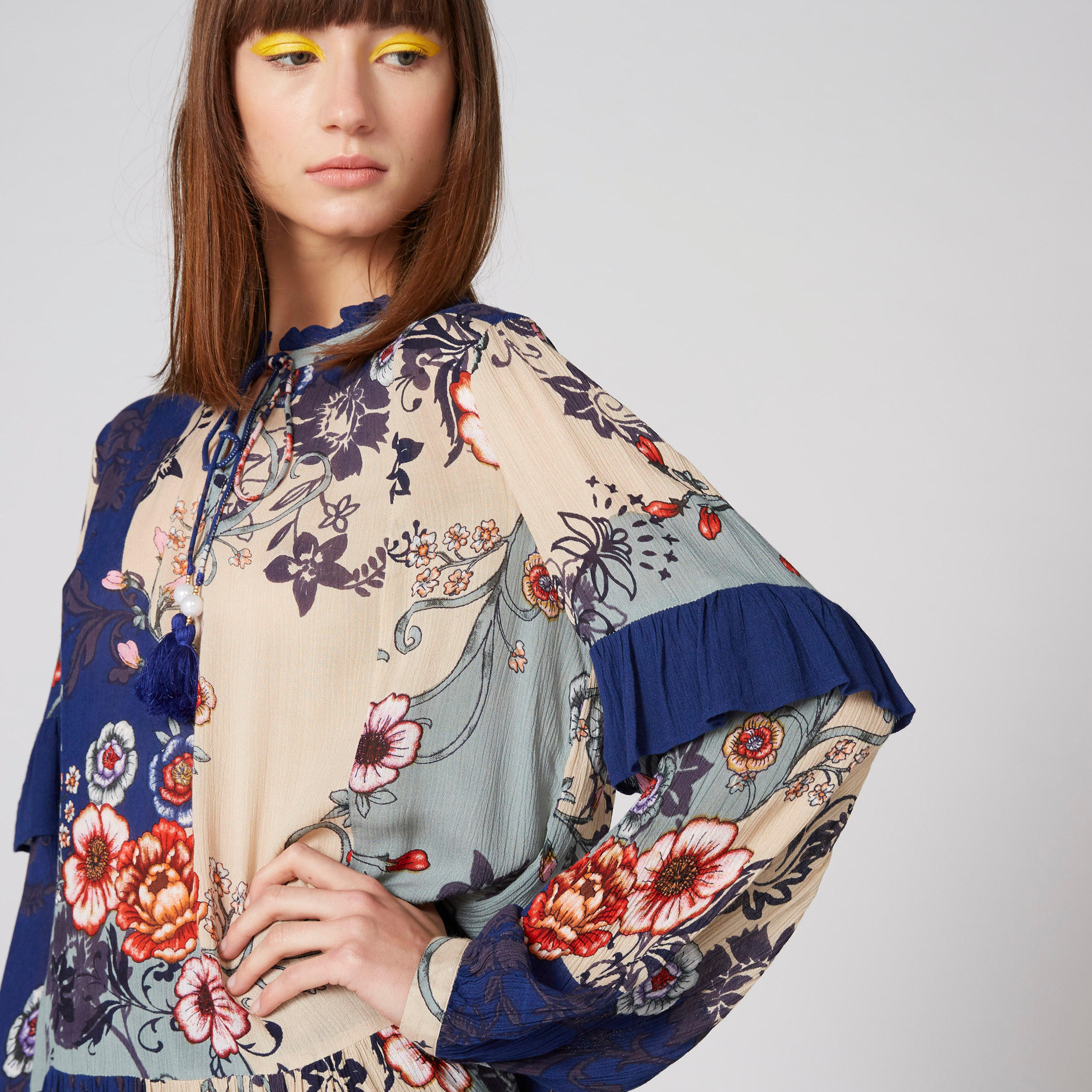بلوزة بياقة عالية وأكمام طويلة وأربطة وطبعات-women-clothing-shirtsandblouses-blouses-image-4