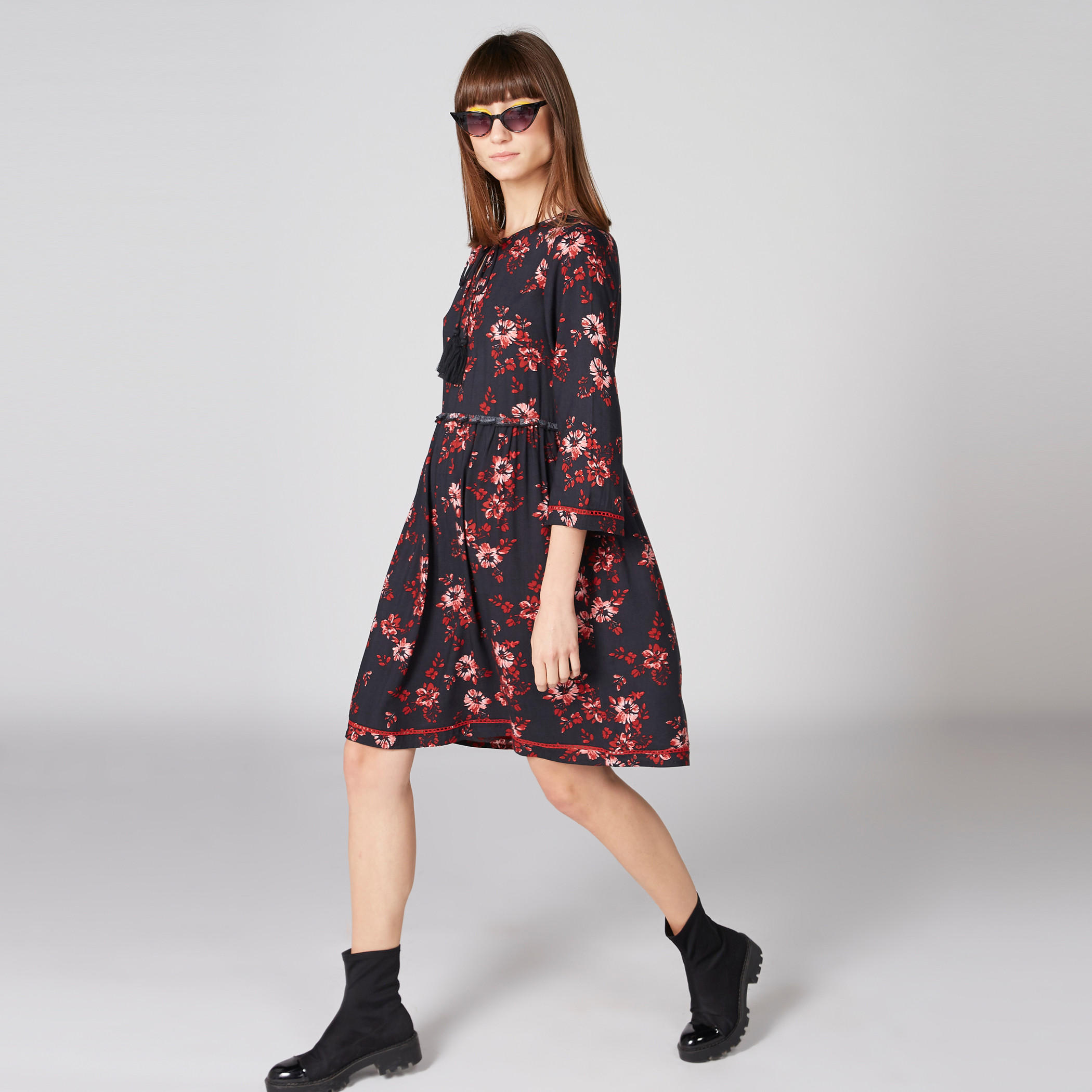 فستان إيه لاين بأكمام 3/4 وشرّابات وطبعات-women-clothing-dresses-image-1