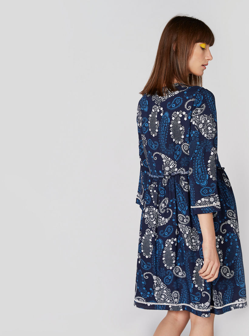 فستان إيه لاين بأكمام 3/4 وشرّابات وطبعات-women-clothing-dresses-image-2