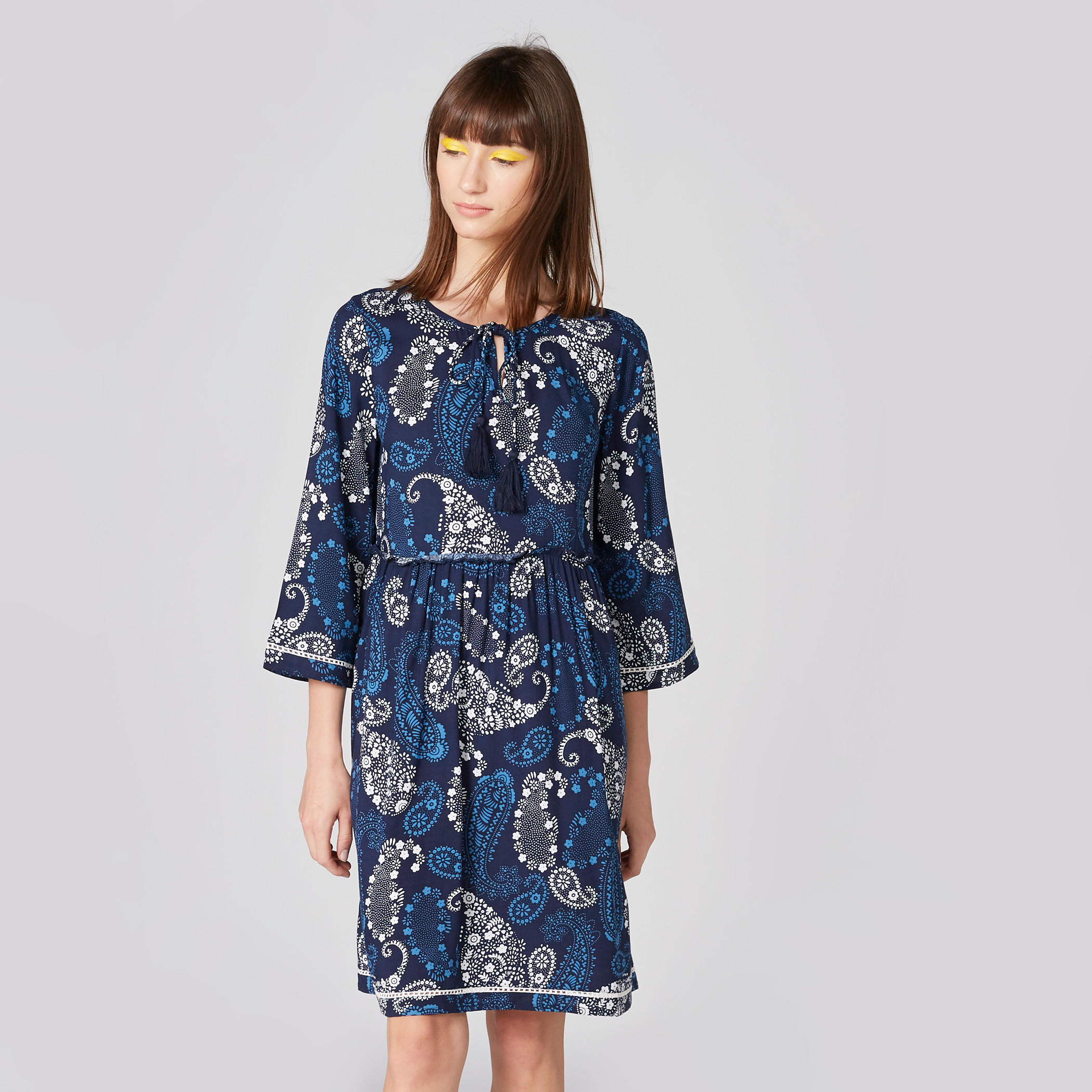 فستان إيه لاين بأكمام 3/4 وشرّابات وطبعات-women-clothing-dresses-image-4
