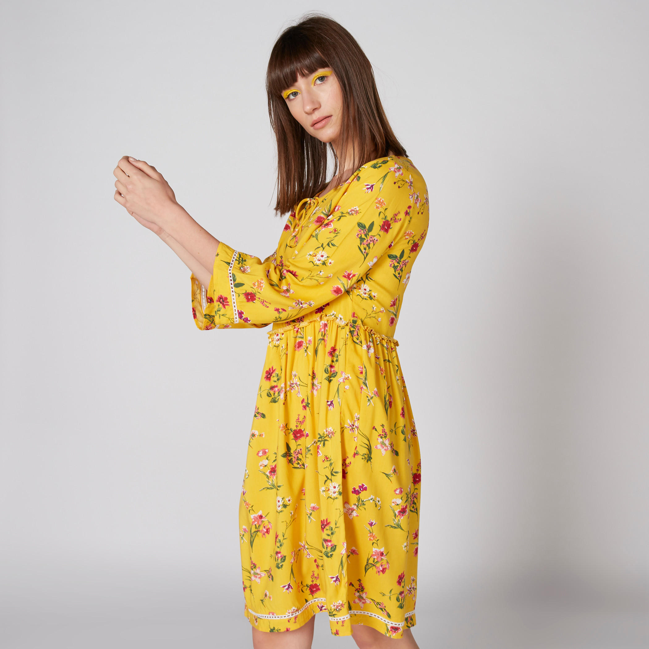 فستان بأكمام 3/4 وشرّابات وطبعات أزهار-women-clothing-dresses-image-4