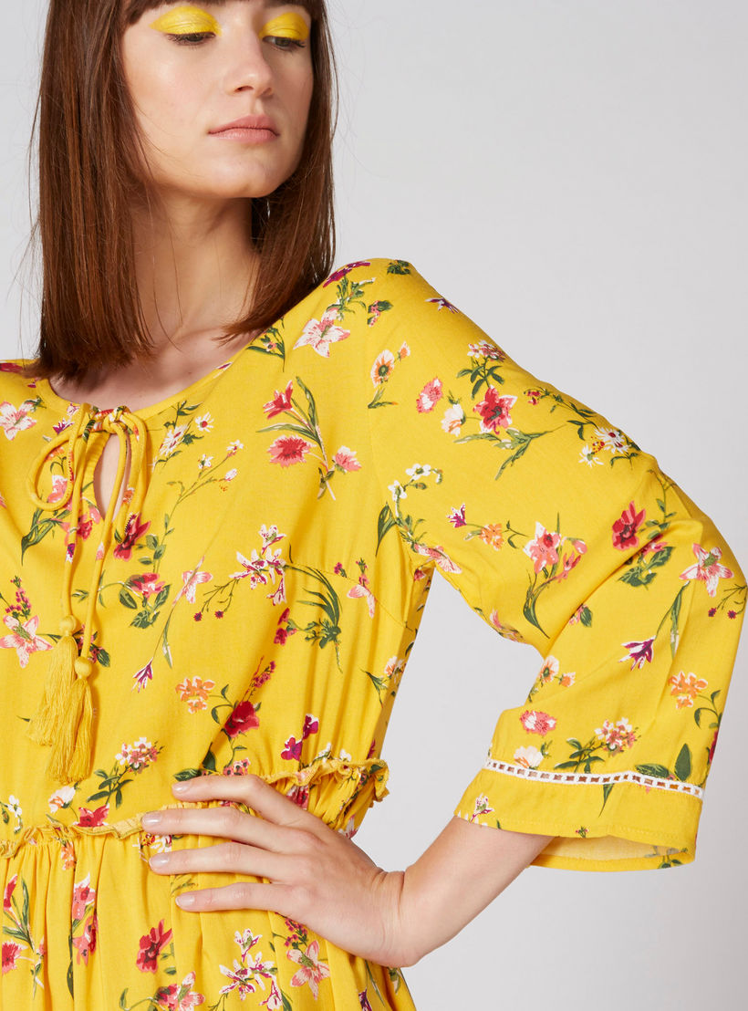 فستان بأكمام 3/4 وشرّابات وطبعات أزهار-women-clothing-dresses-image-5