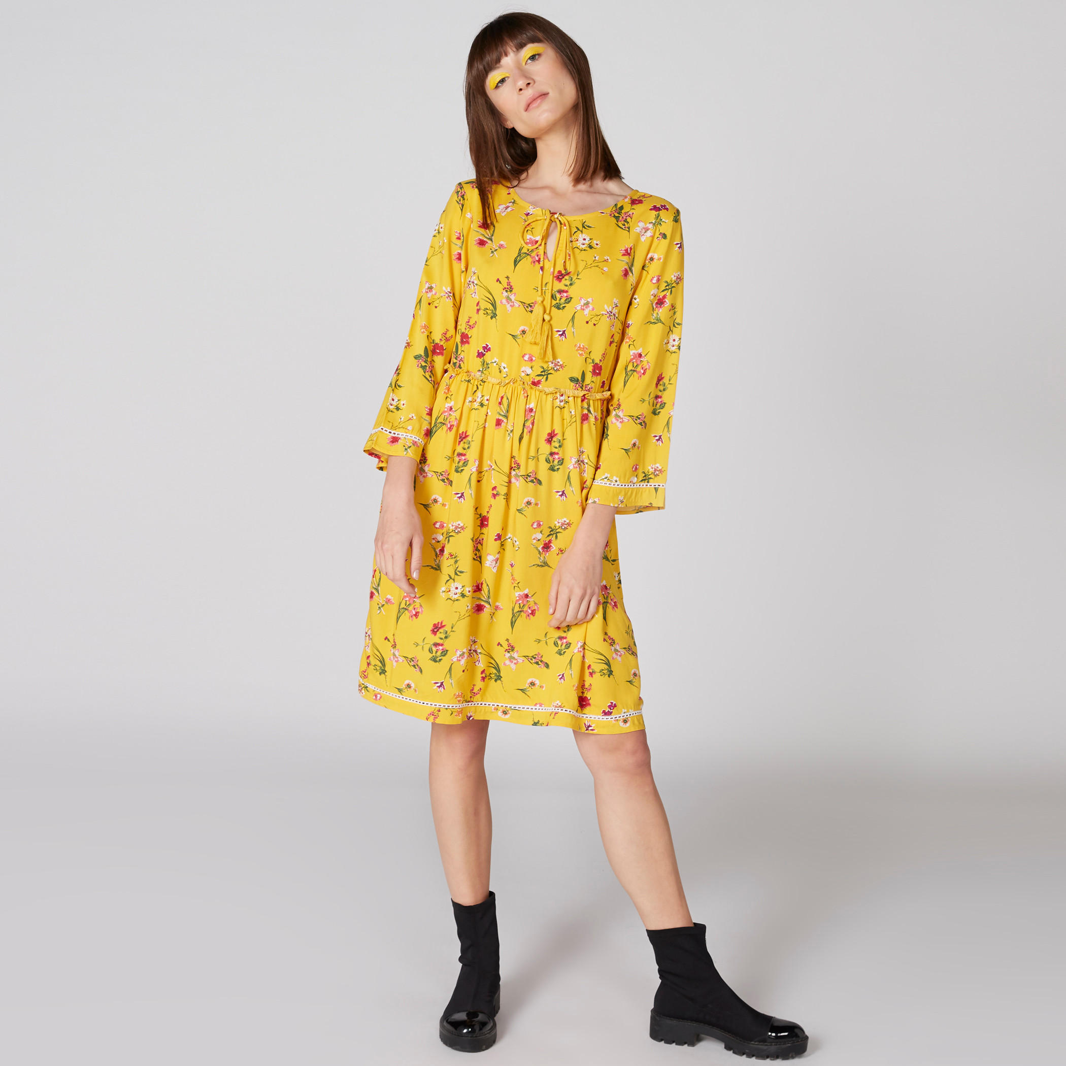 فستان بأكمام 3/4 وشرّابات وطبعات أزهار-women-clothing-dresses-image-6