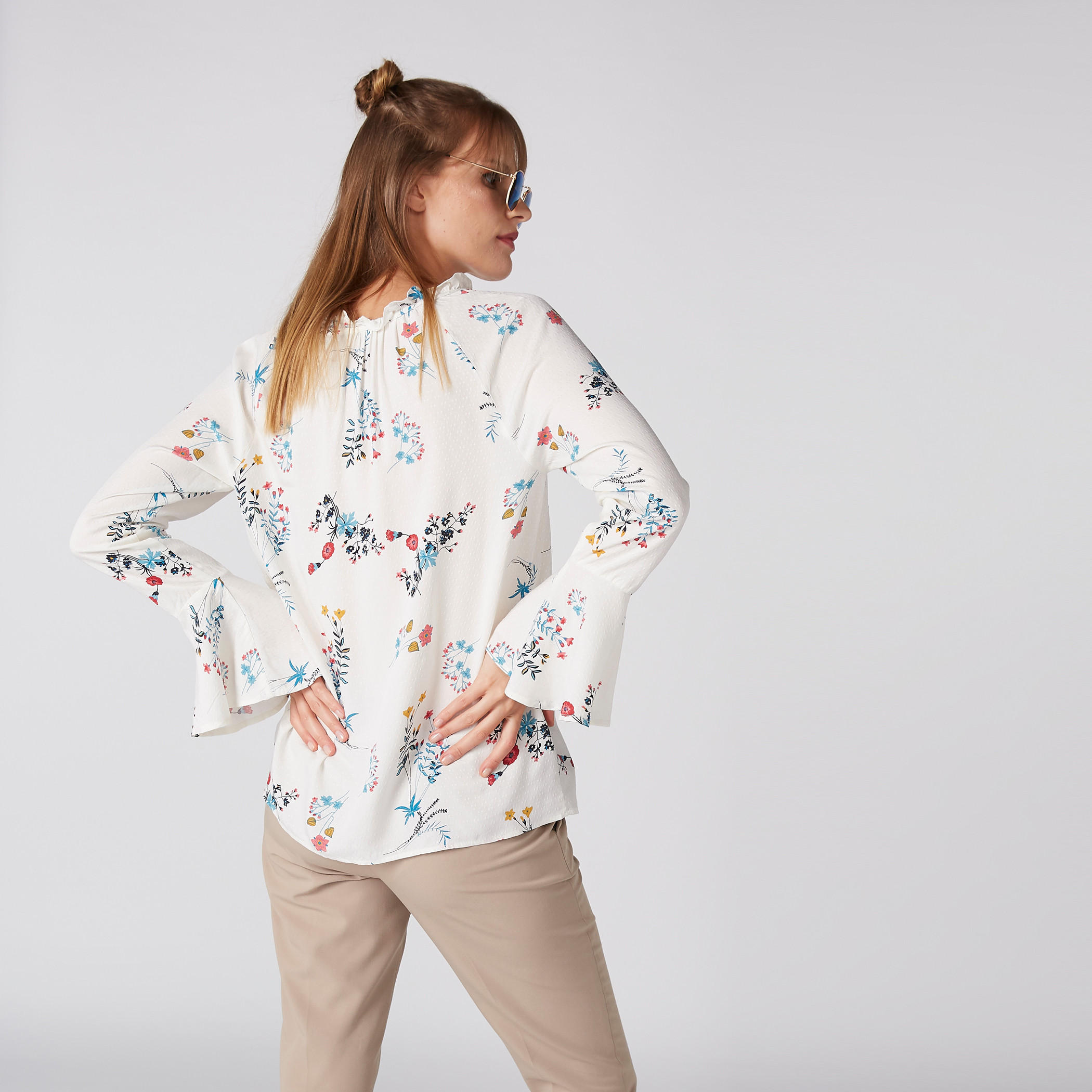 بلوزة بطبعات زهرية وأكمام طويلة وأربطة-women-clothing-shirtsandblouses-blouses-image-2