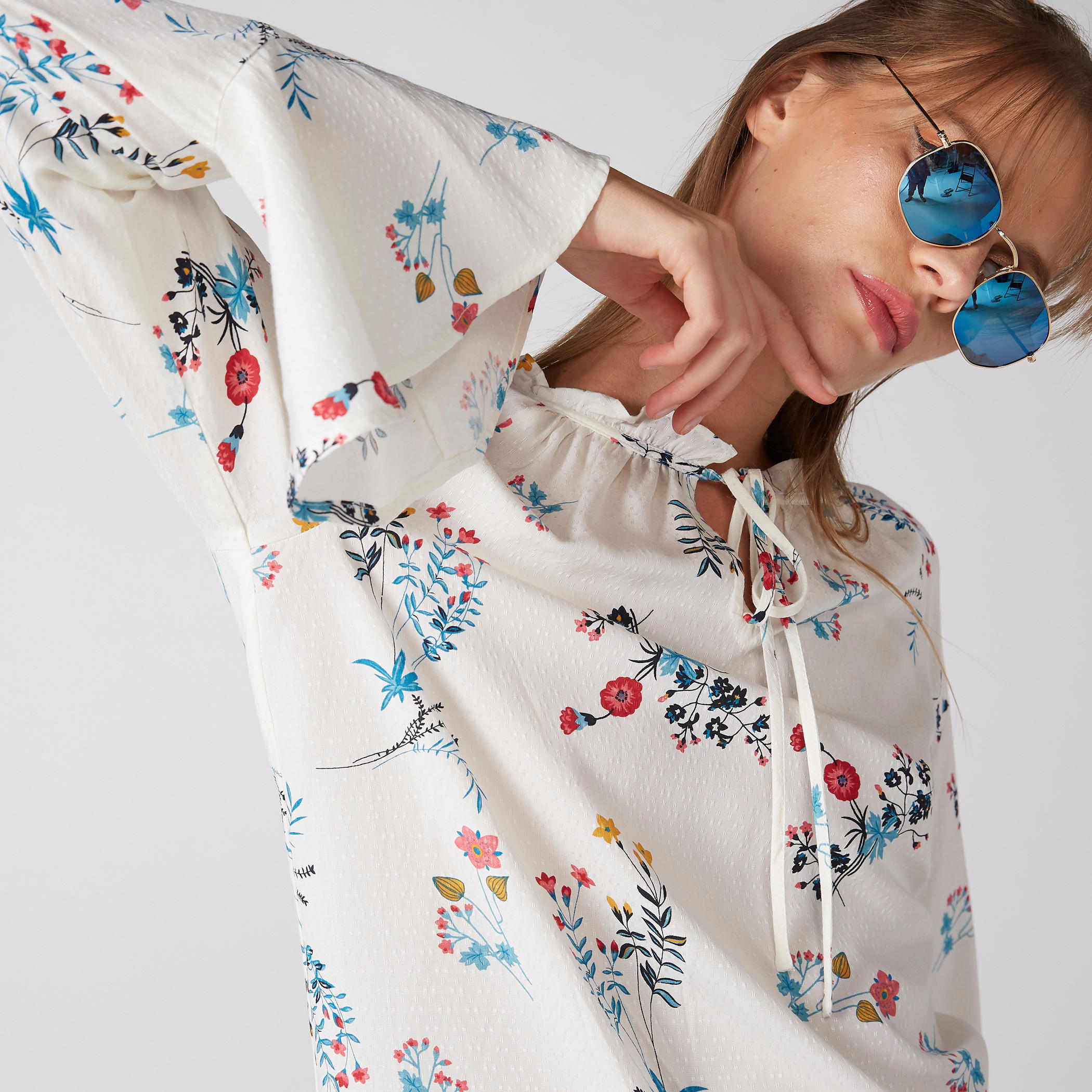 بلوزة بطبعات زهرية وأكمام طويلة وأربطة-women-clothing-shirtsandblouses-blouses-image-3