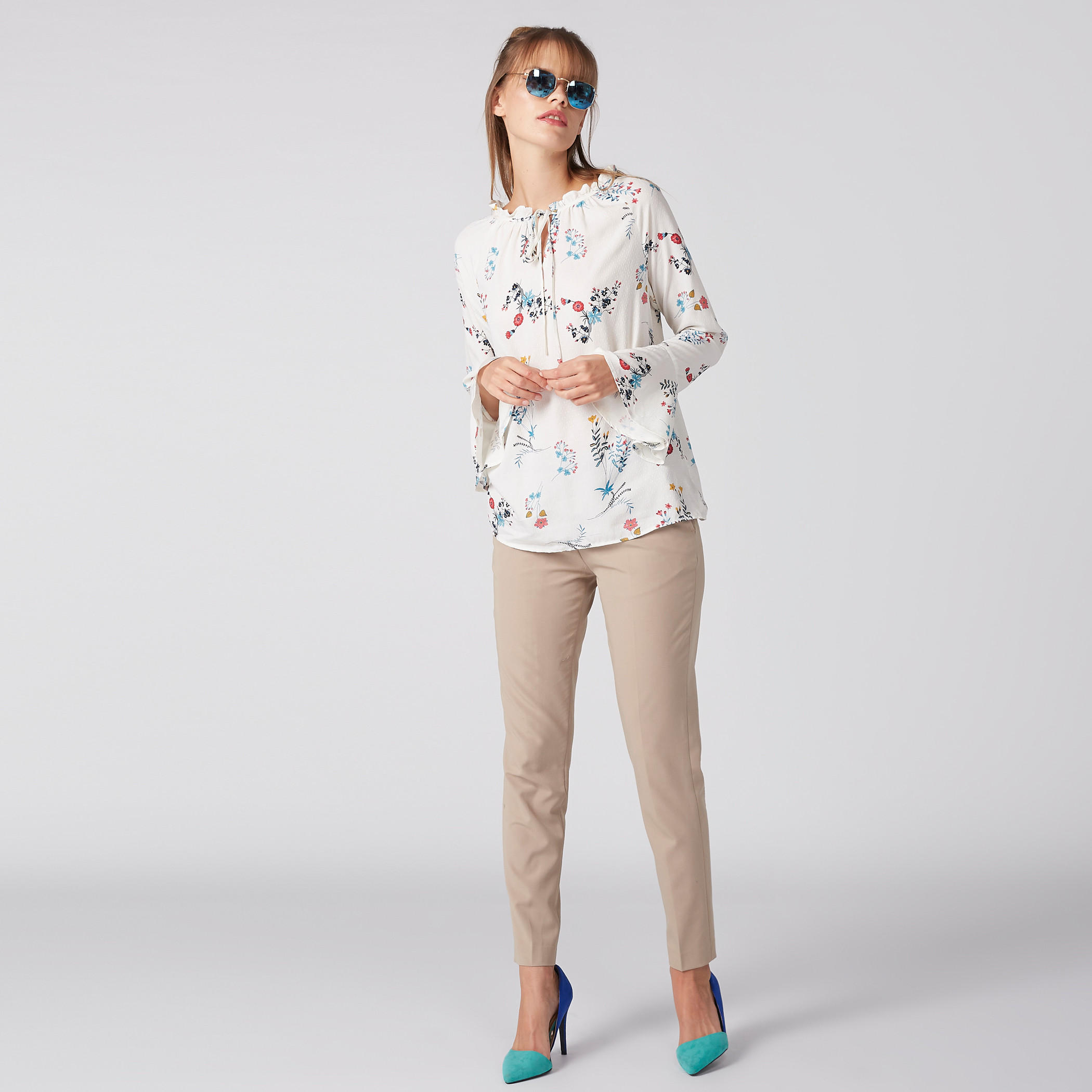بلوزة بطبعات زهرية وأكمام طويلة وأربطة-women-clothing-shirtsandblouses-blouses-image-4