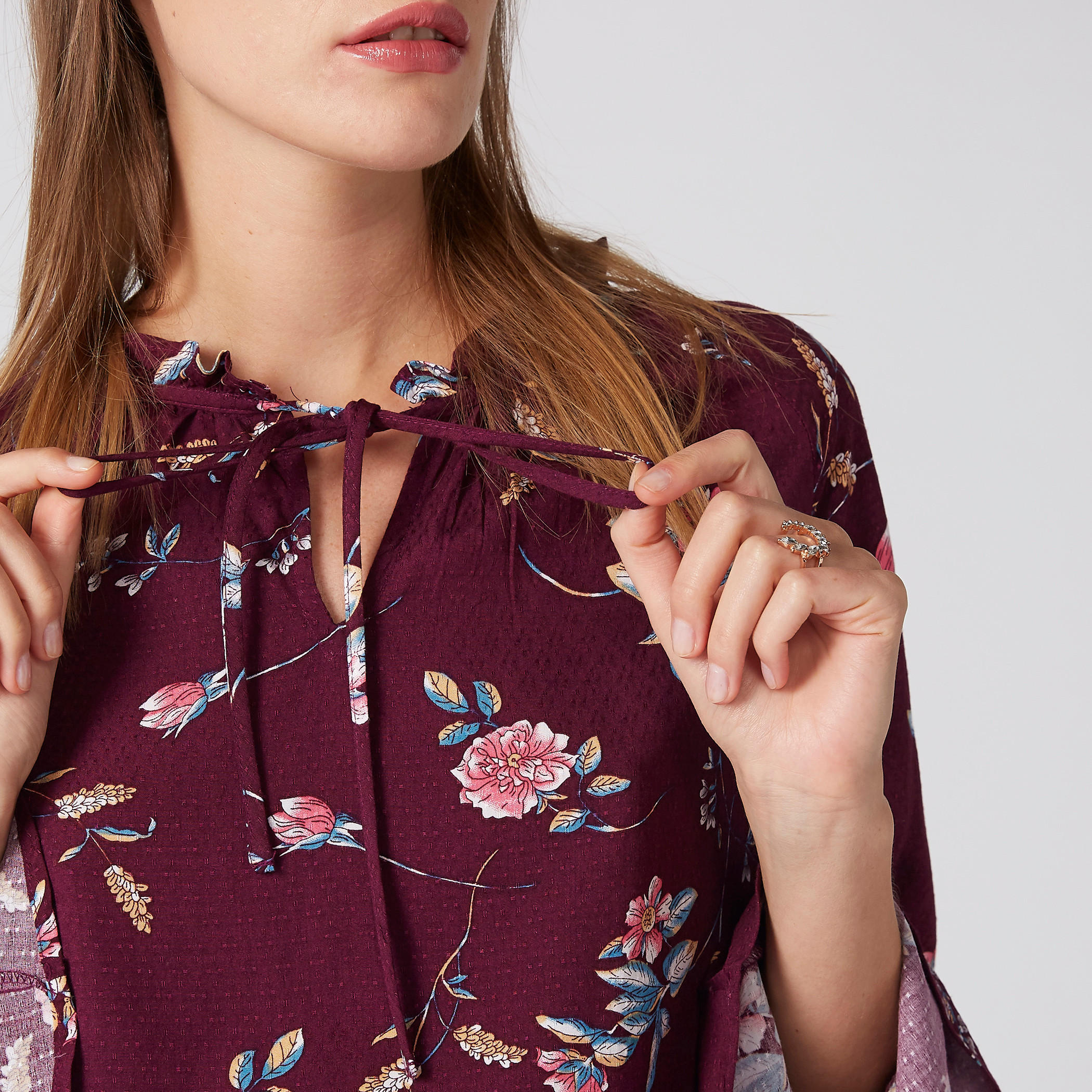 بلوزة بطبعات زهرية وأكمام طويلة وأربطة-women-clothing-shirtsandblouses-blouses-image-2