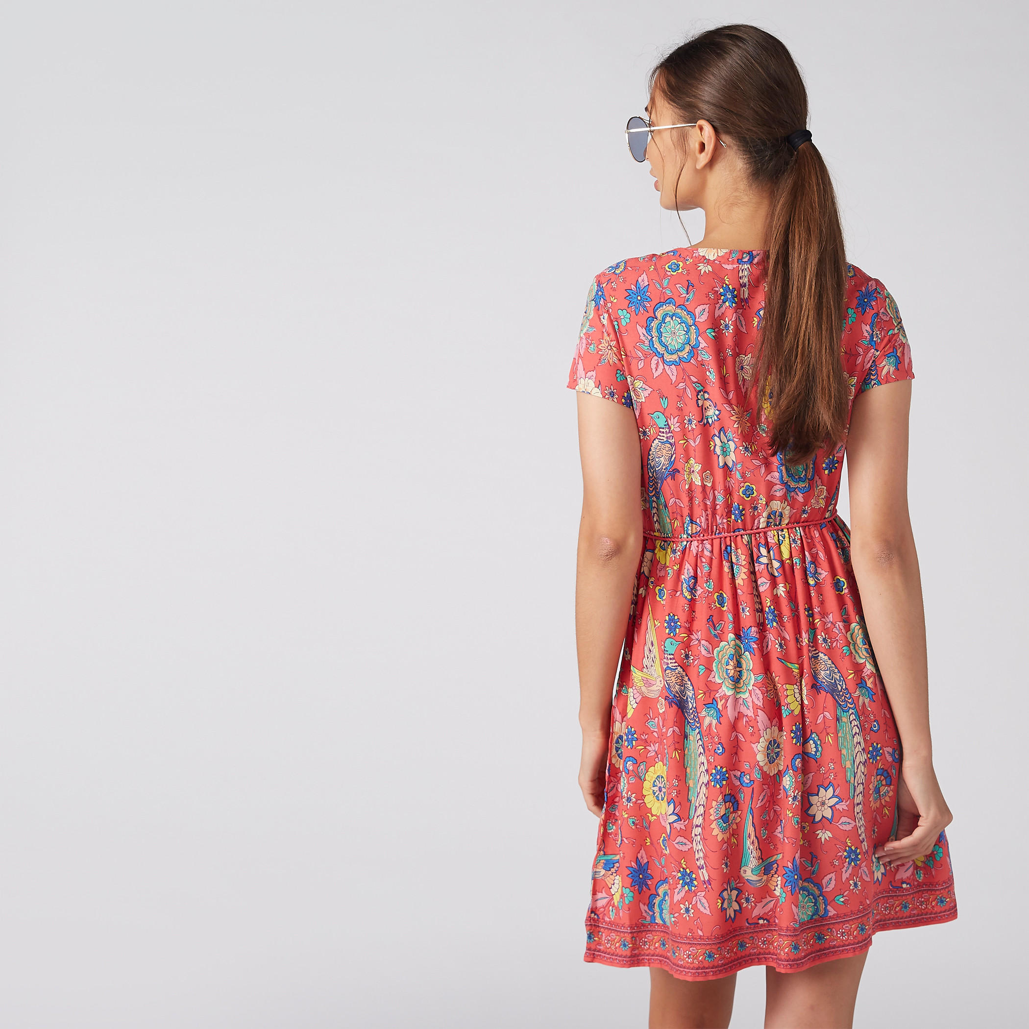 فستان قصير بأكمام قصيرة وأربطة وطبعات-women-clothing-dresses-image-3