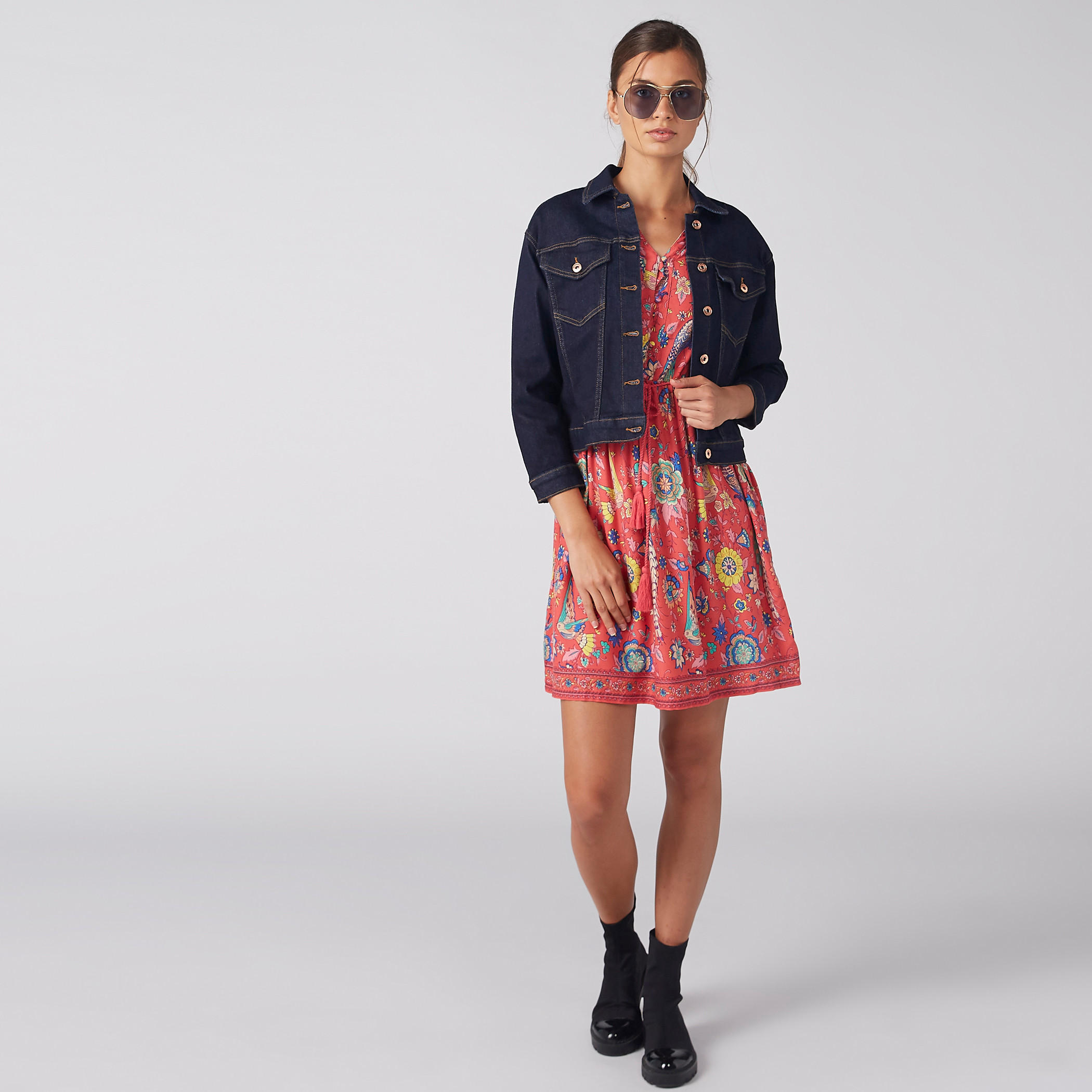 فستان قصير بأكمام قصيرة وأربطة وطبعات-women-clothing-dresses-image-4
