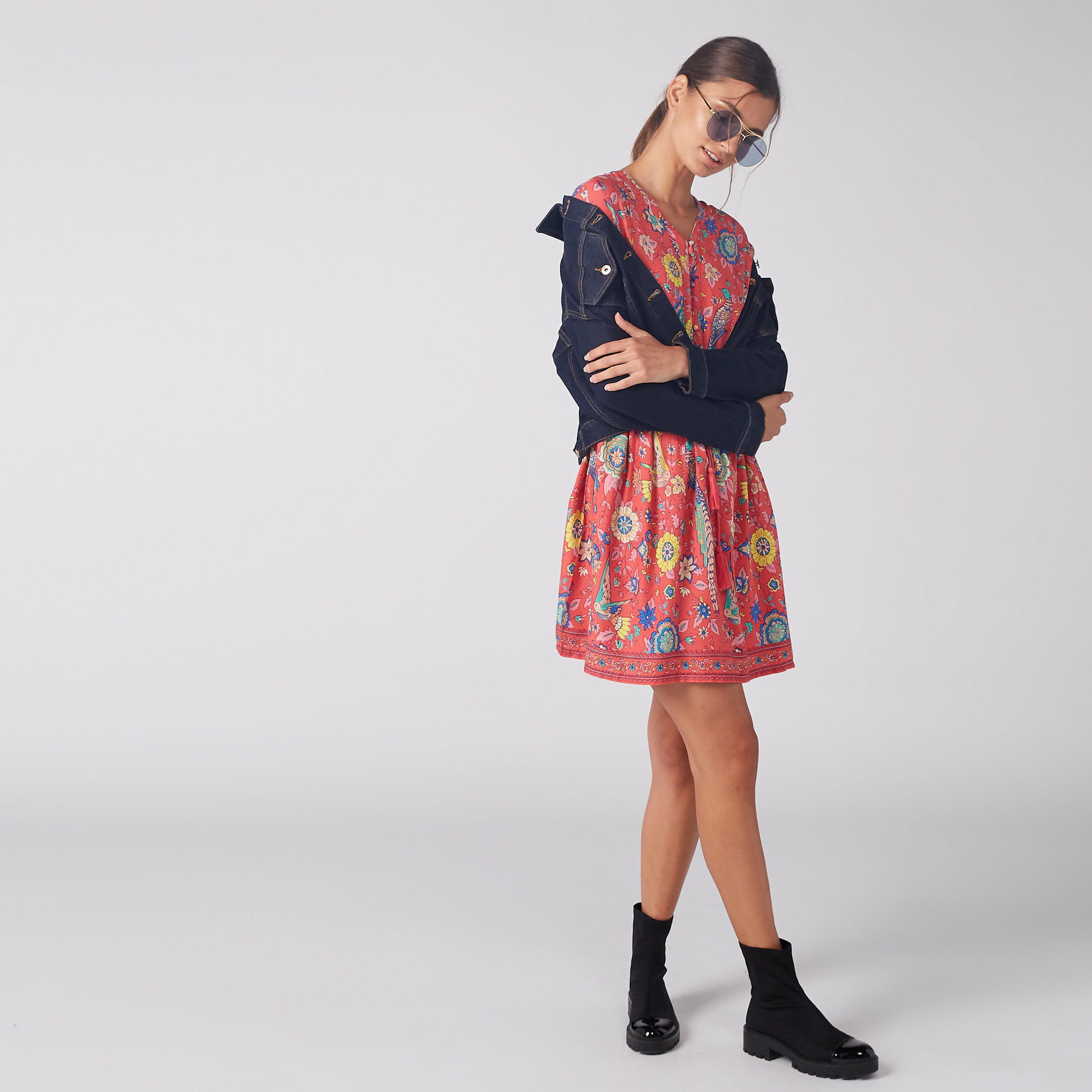 فستان قصير بأكمام قصيرة وأربطة وطبعات-women-clothing-dresses-image-5