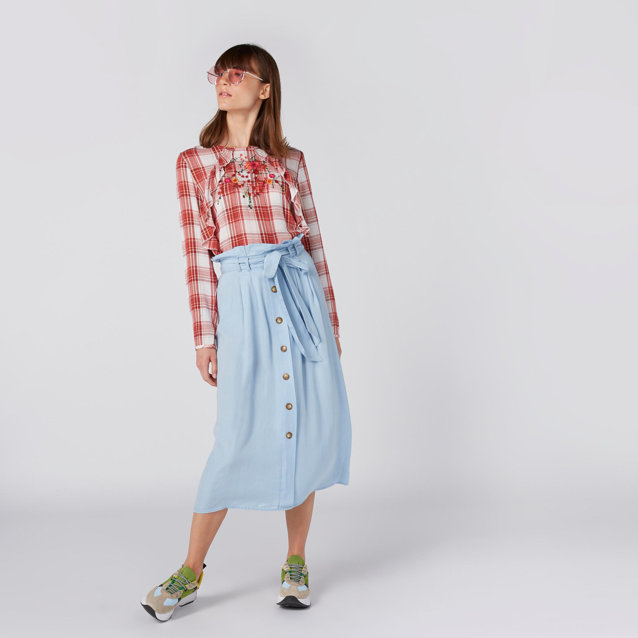 بلوزة مطرزة بتفاصيل كشكش وأكمام طويلة-women-clothing-shirtsandblouses-blouses-image-4