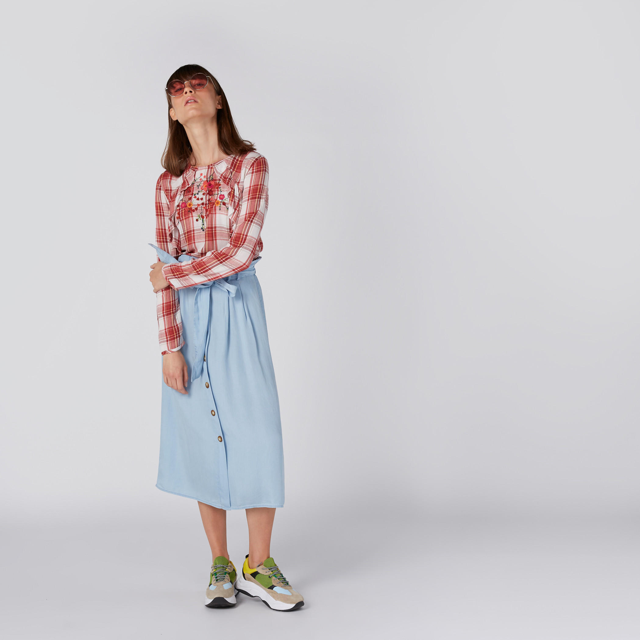 بلوزة مطرزة بتفاصيل كشكش وأكمام طويلة-women-clothing-shirtsandblouses-blouses-image-5