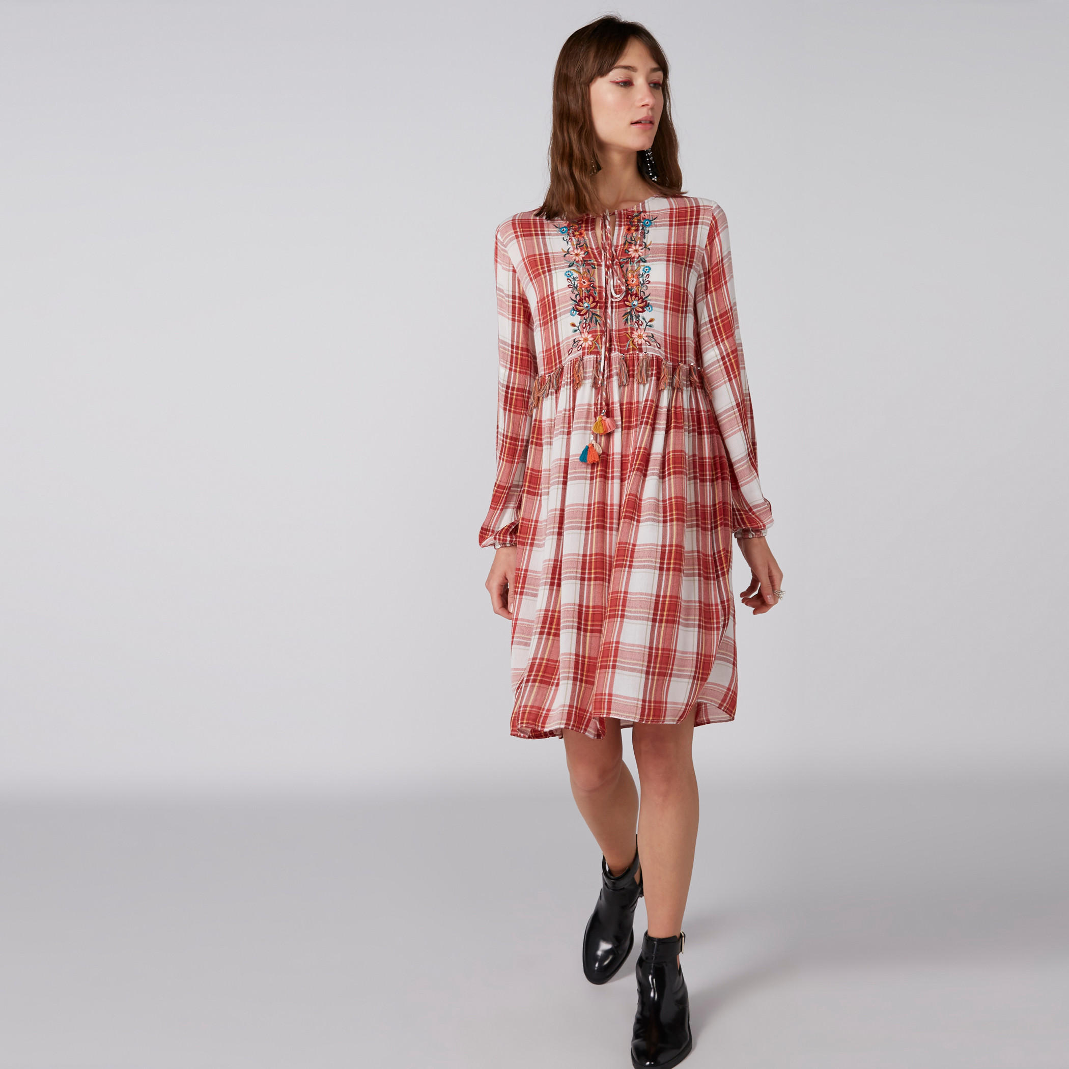 فستان ميدي كاروهات بأكمام طويلة وشرّابات-women-clothing-dresses-image-3