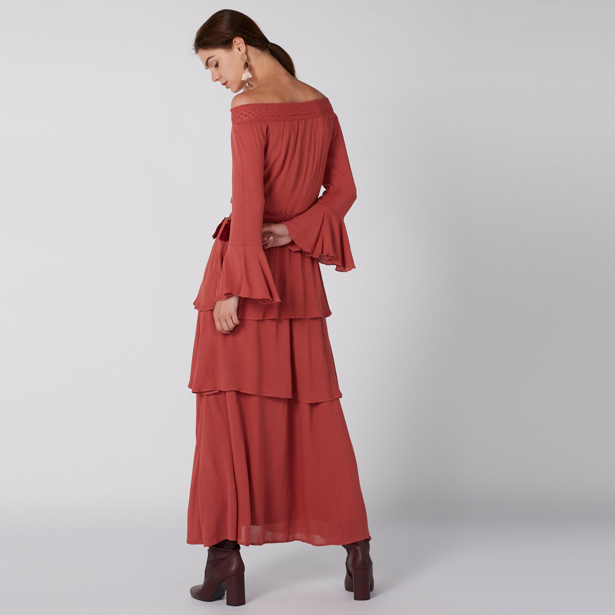 فستان ماكسي بأكتاف مكشوفة وأكمام واسعة وشُرّابات-women-clothing-dresses-image-2