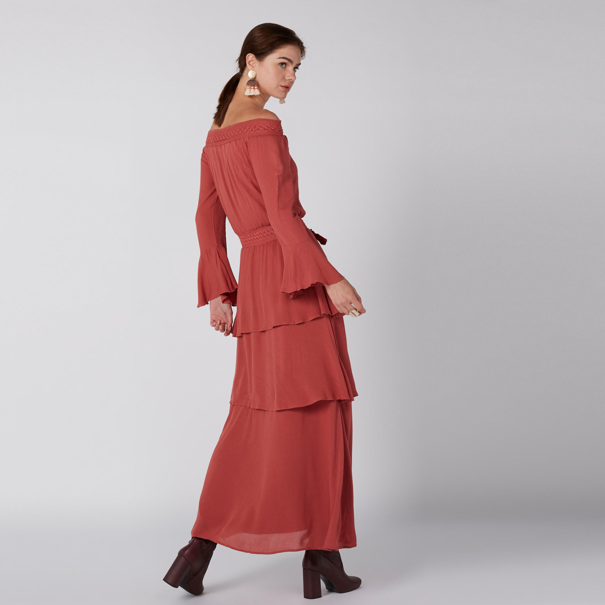 فستان ماكسي بأكتاف مكشوفة وأكمام واسعة وشُرّابات-women-clothing-dresses-image-5