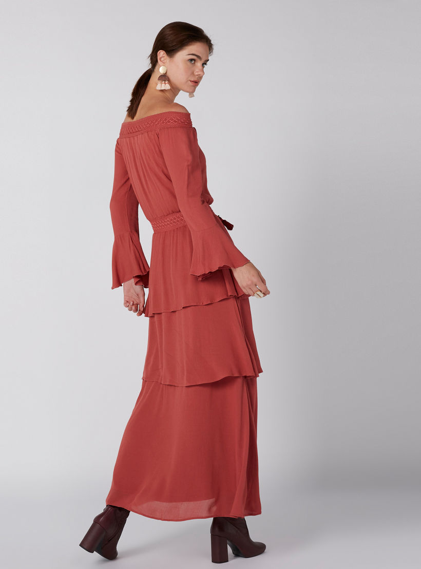 فستان ماكسي بأكتاف مكشوفة وأكمام واسعة وشُرّابات-women-clothing-dresses-image-5
