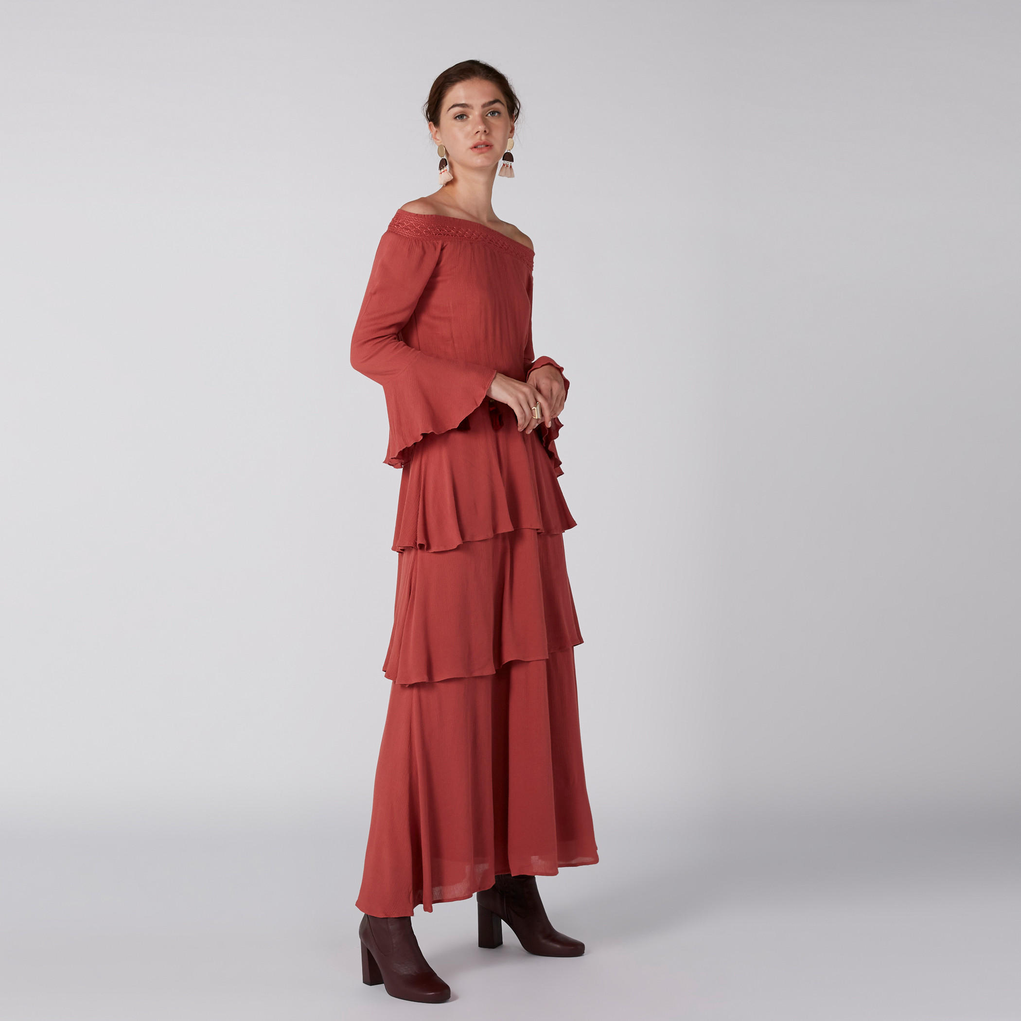 فستان ماكسي بأكتاف مكشوفة وأكمام واسعة وشُرّابات-women-clothing-dresses-image-6