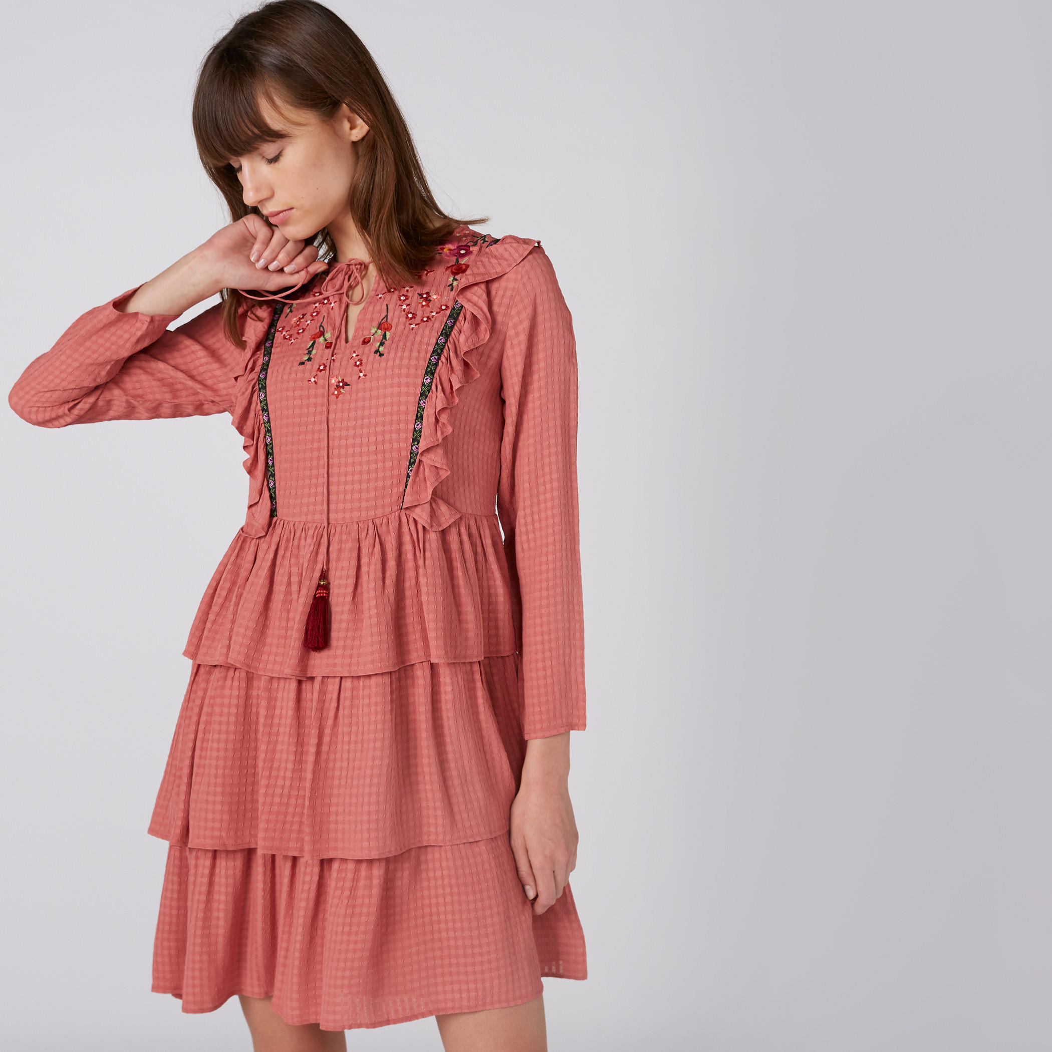 فستان مطرّز بتفاصيل كشكشة وأكمام 3/4 وأربطة-women-clothing-dresses-image-1