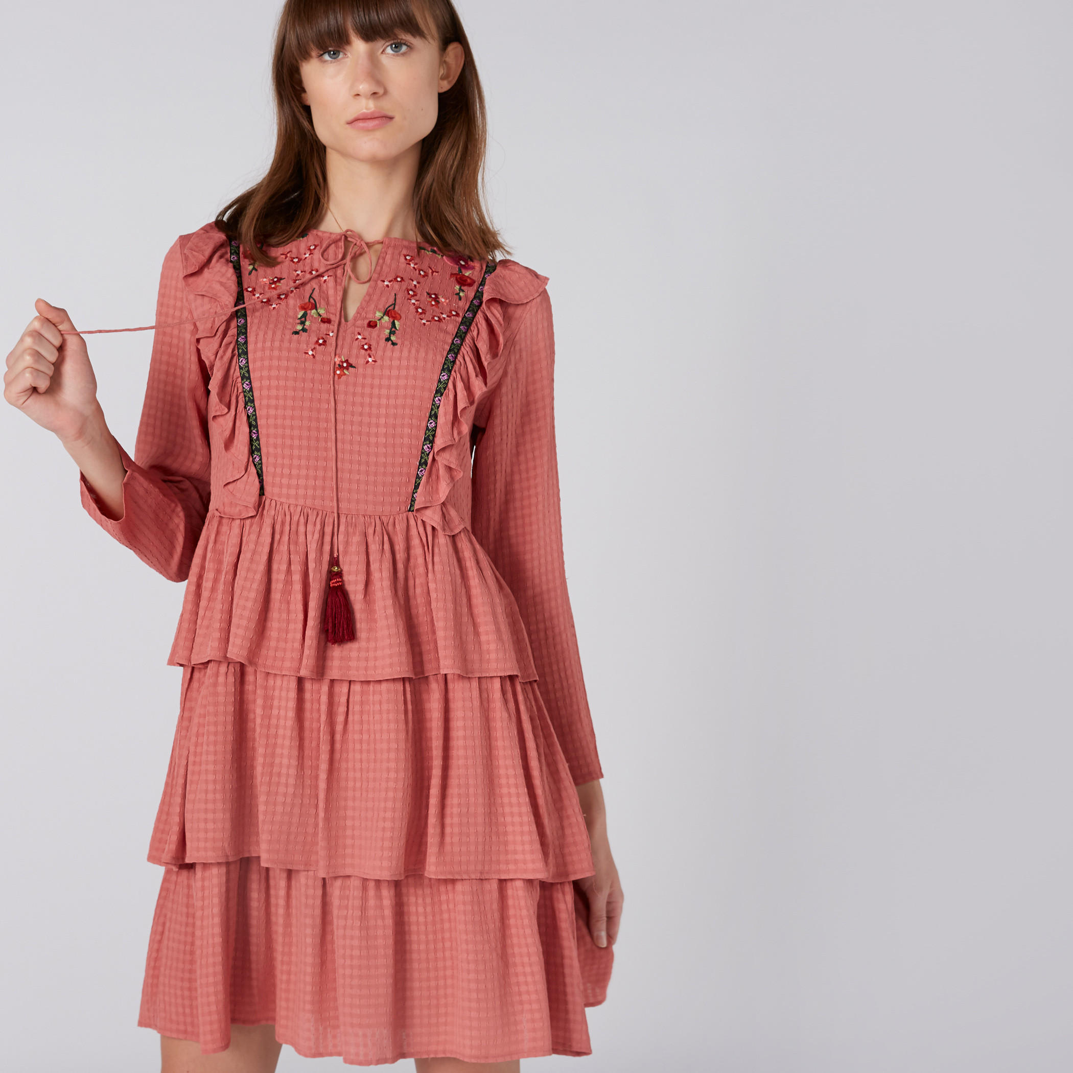 فستان مطرّز بتفاصيل كشكشة وأكمام 3/4 وأربطة-women-clothing-dresses-image-2