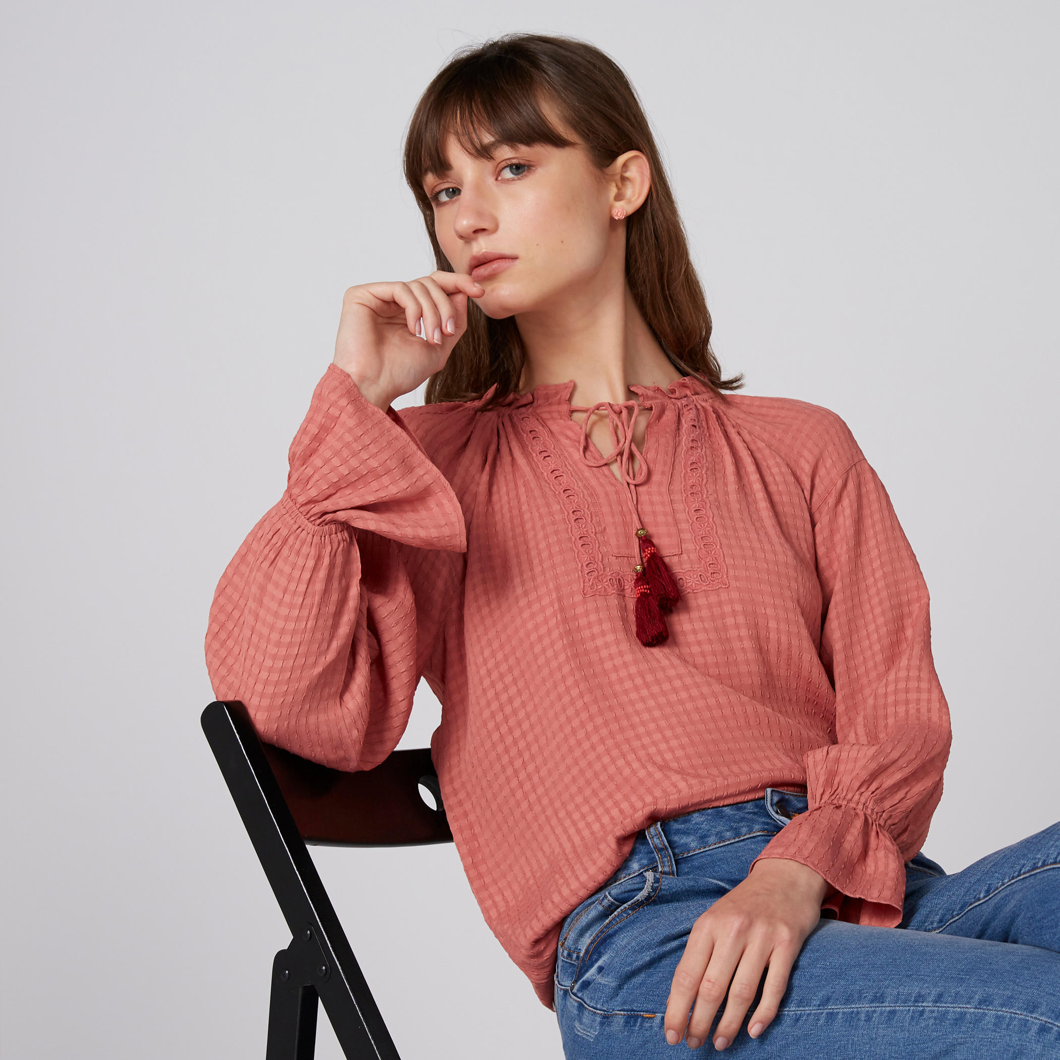 بلوزة بارزة الملمس بأكمام طويلة وأربطة-women-clothing-shirtsandblouses-blouses-image-4