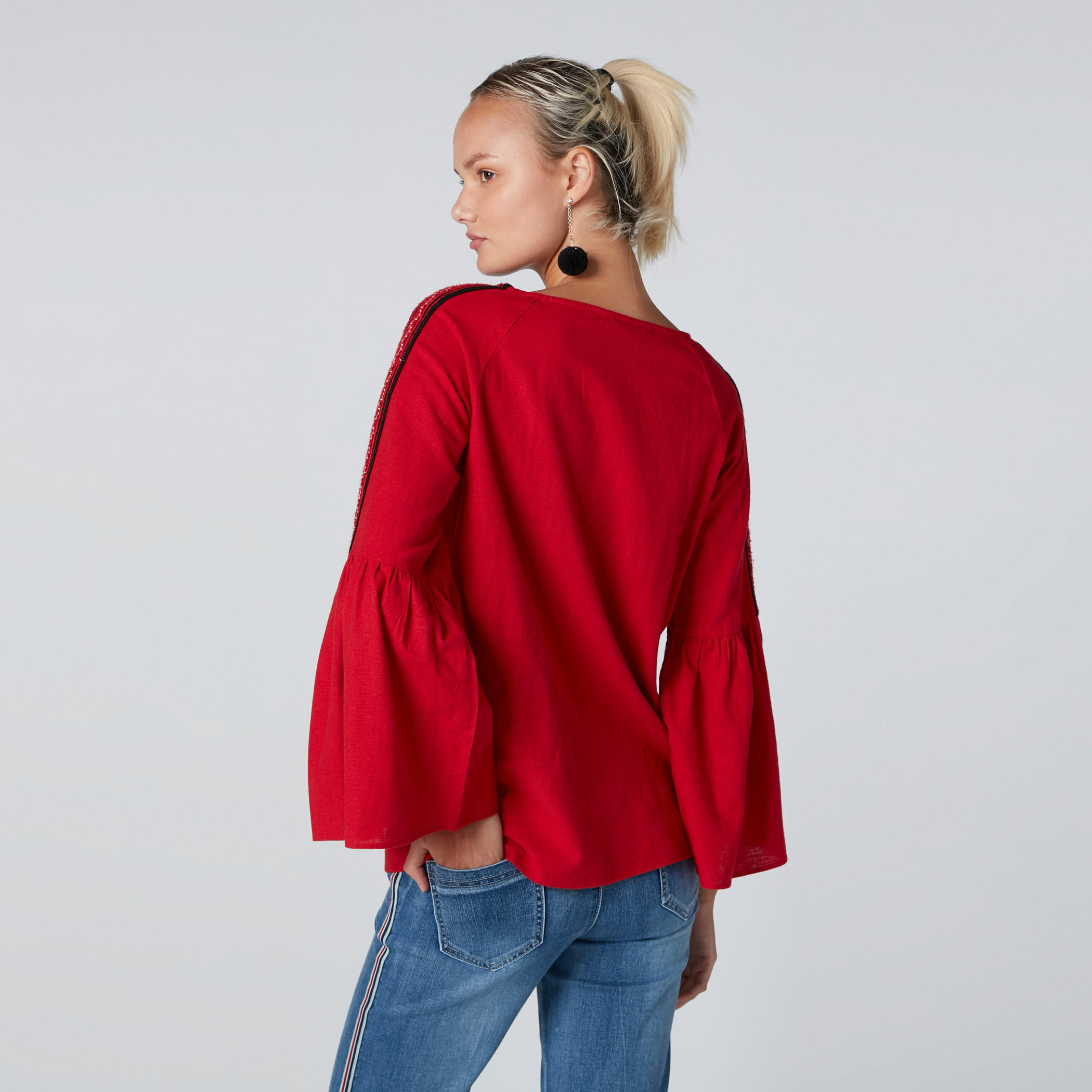 بلوزة مطرزة بياقة مستديرة وأكمام واسعة-women-clothing-shirtsandblouses-blouses-image-3
