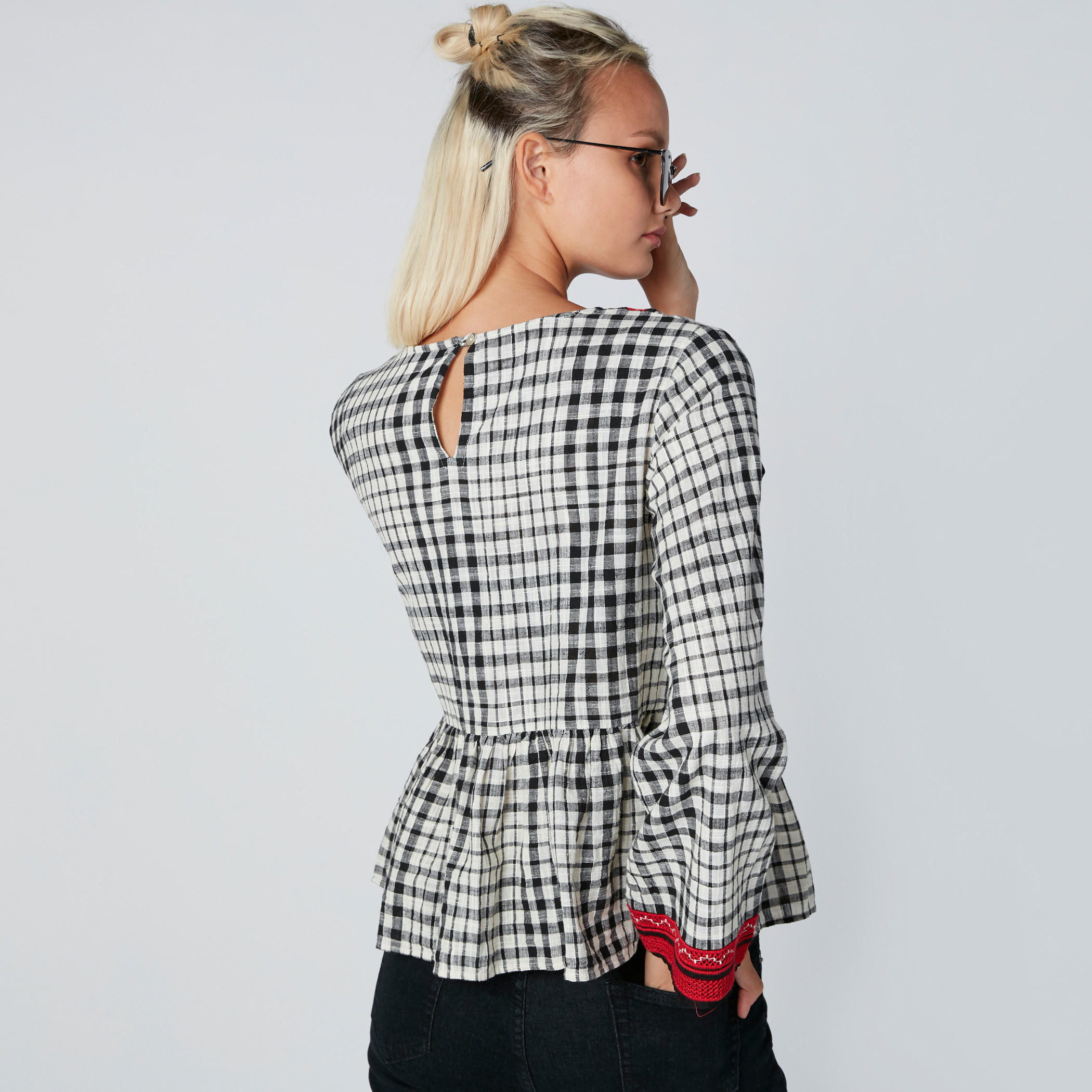توب كاروهات بأكمام واسعة وتطريز-women-clothing-shirtsandblouses-blouses-image-3