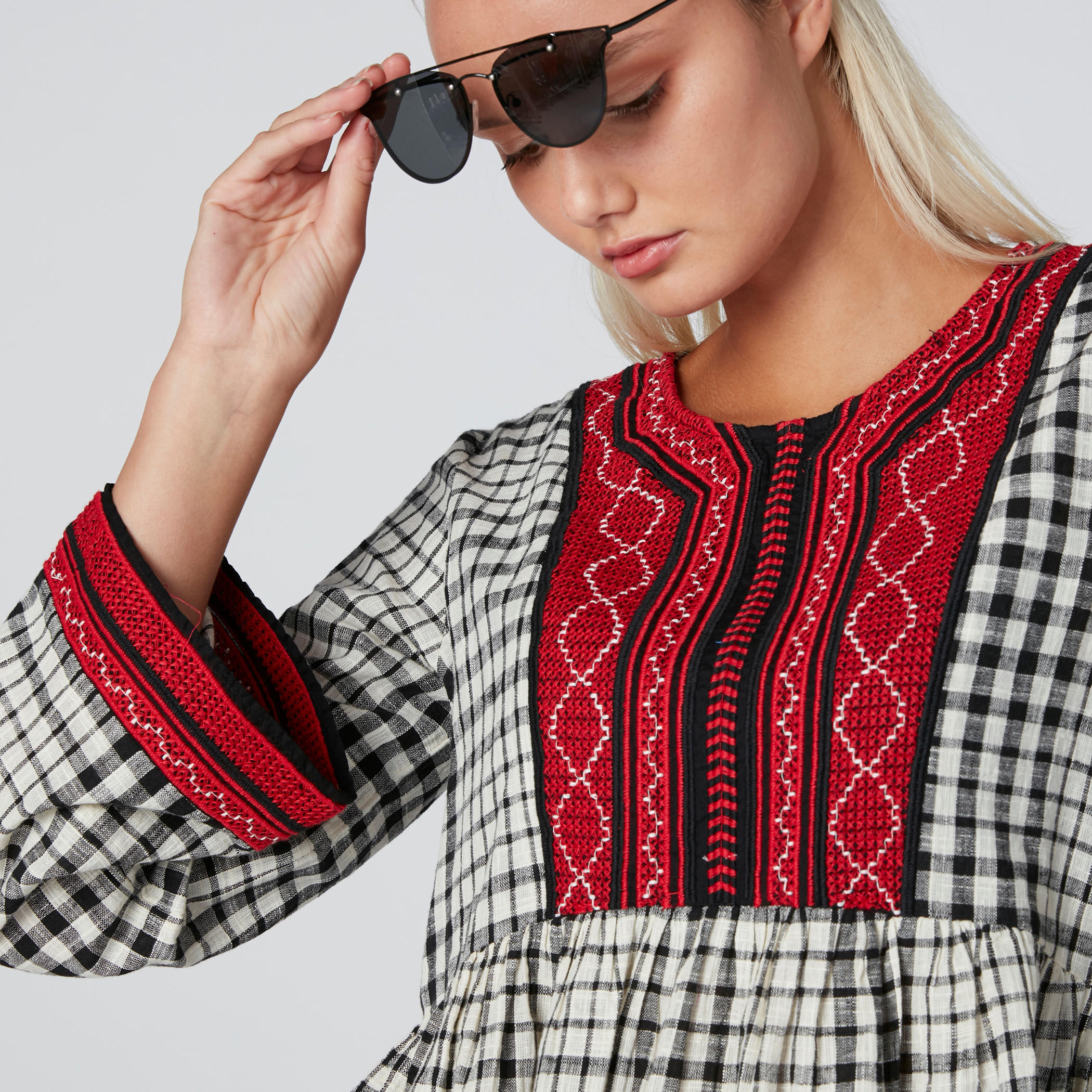 توب كاروهات بأكمام واسعة وتطريز-women-clothing-shirtsandblouses-blouses-image-1
