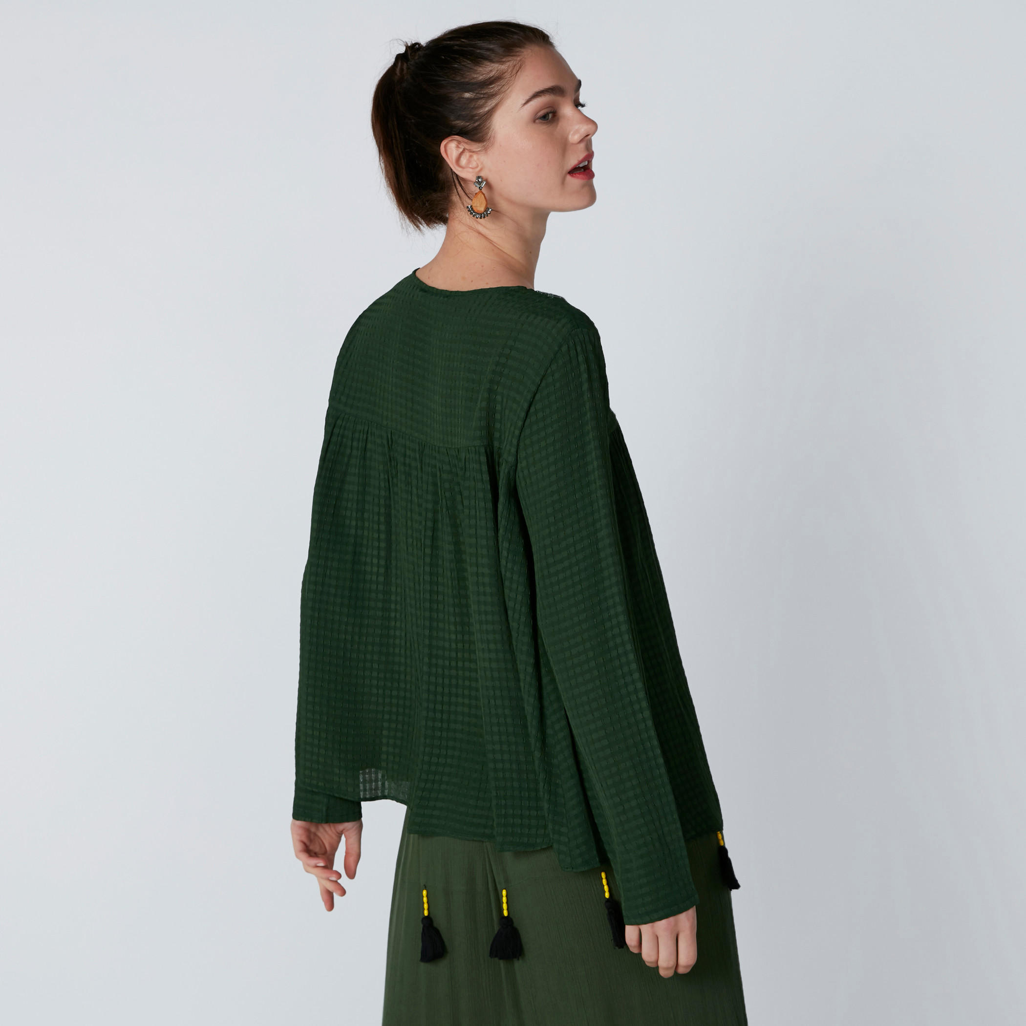 بلوزة كاروهات بأكمام طويلة وشرّابات-women-clothing-shirtsandblouses-blouses-image-2