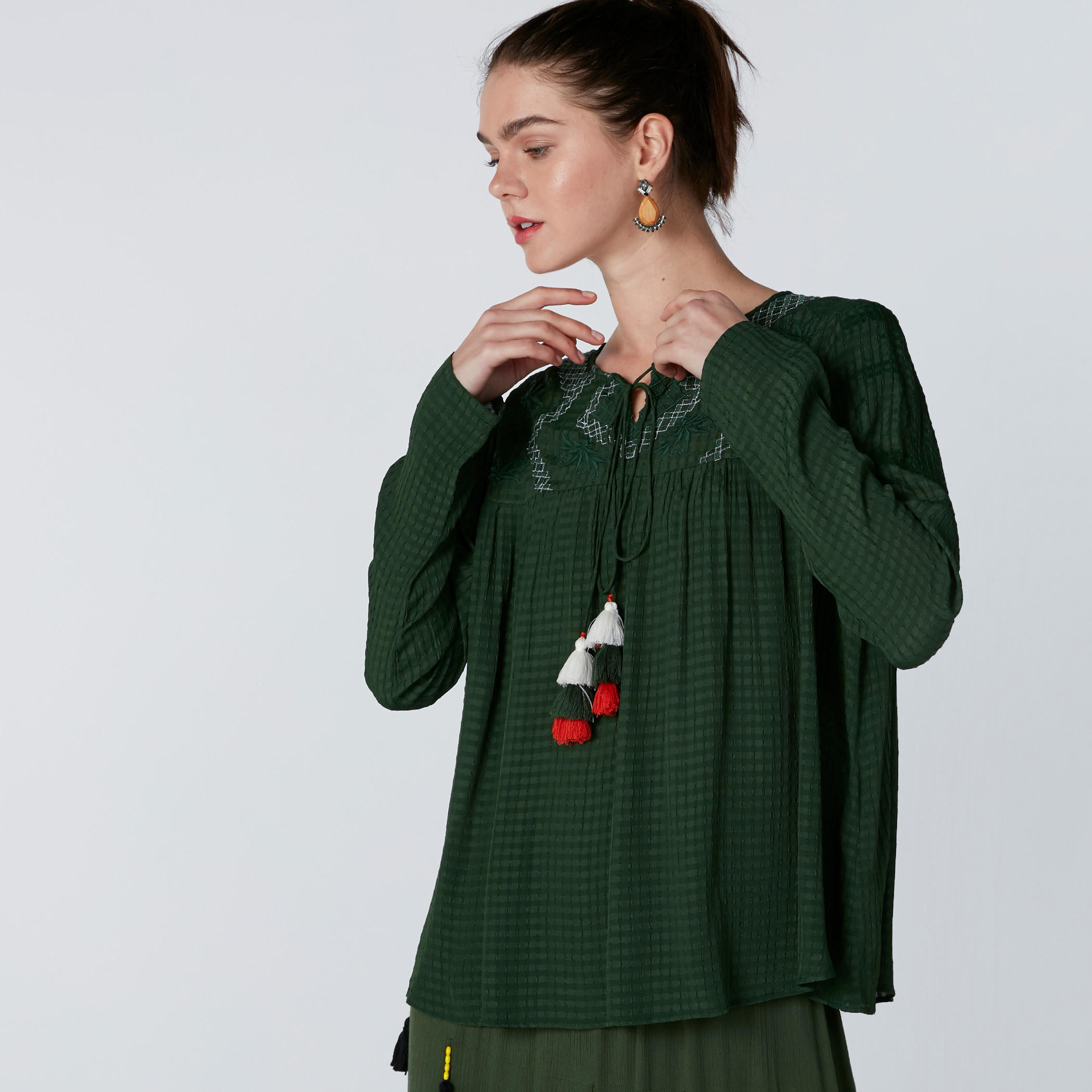 بلوزة كاروهات بأكمام طويلة وشرّابات-women-clothing-shirtsandblouses-blouses-image-1