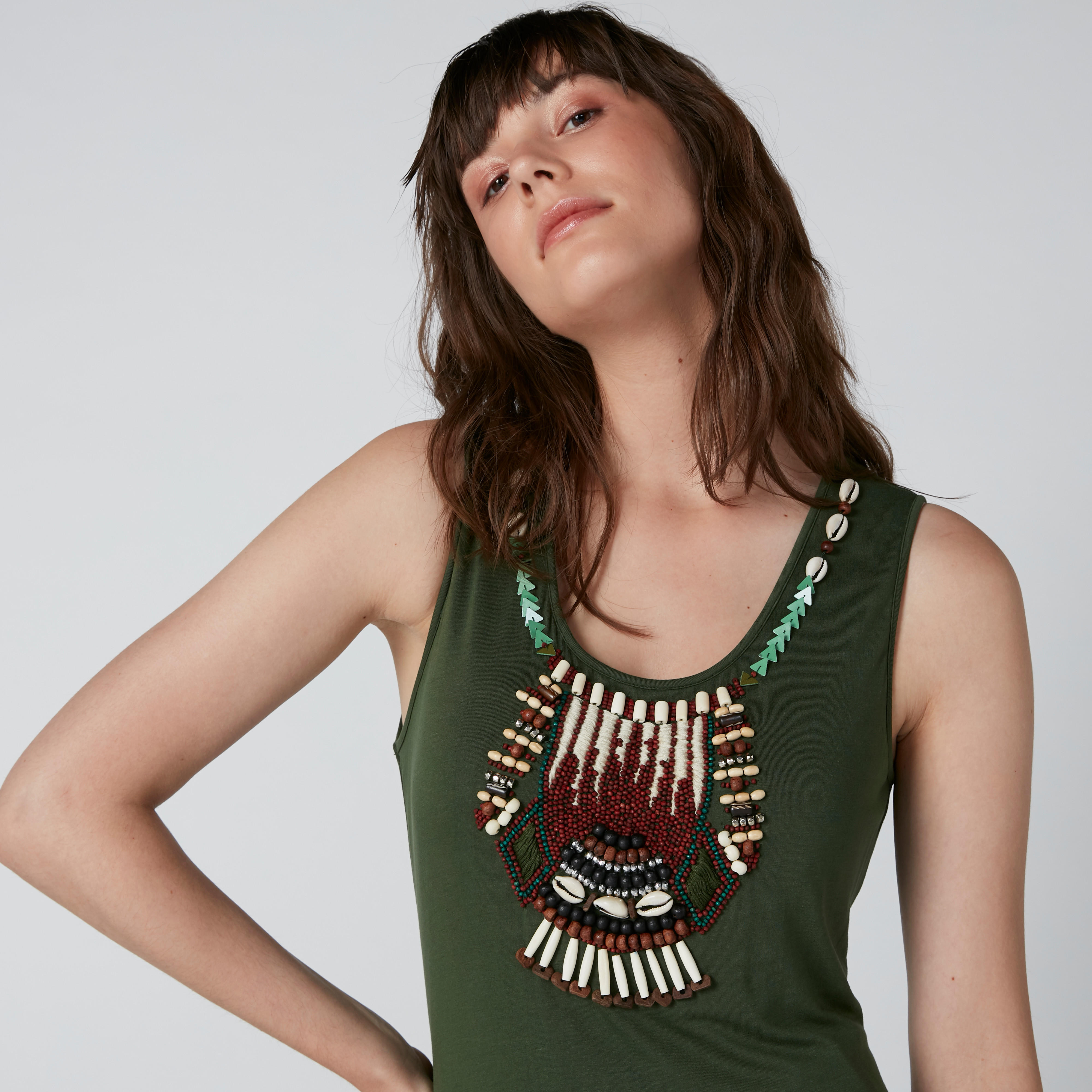 فستان طويل مزيّن دون أكمام بتفاصيل كشكش-women-clothing-dresses-image-5