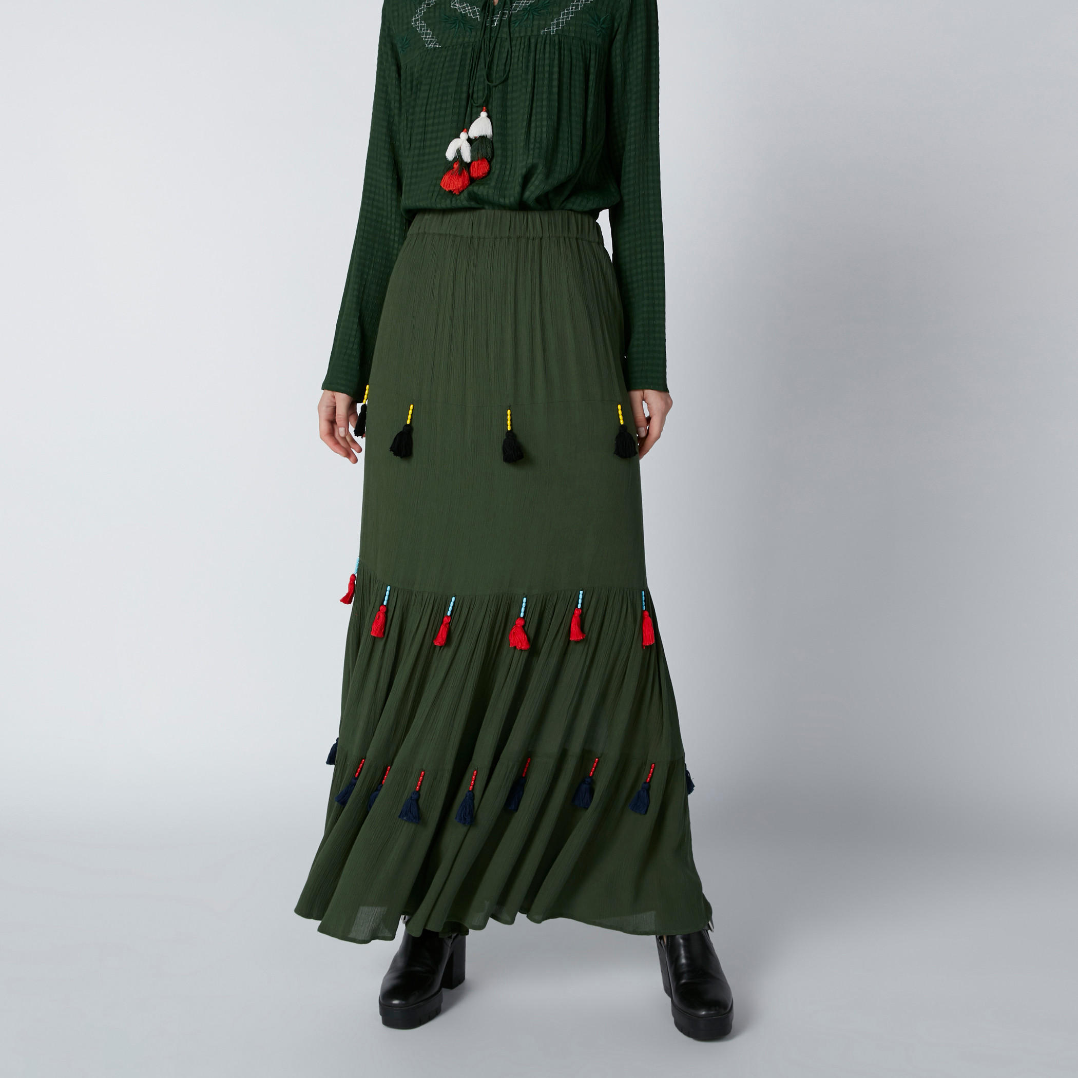 تنورة طويلة إيه لاين بخصر مطّاطي وشرّابات-women-clothing-bottoms-skirts-image-1