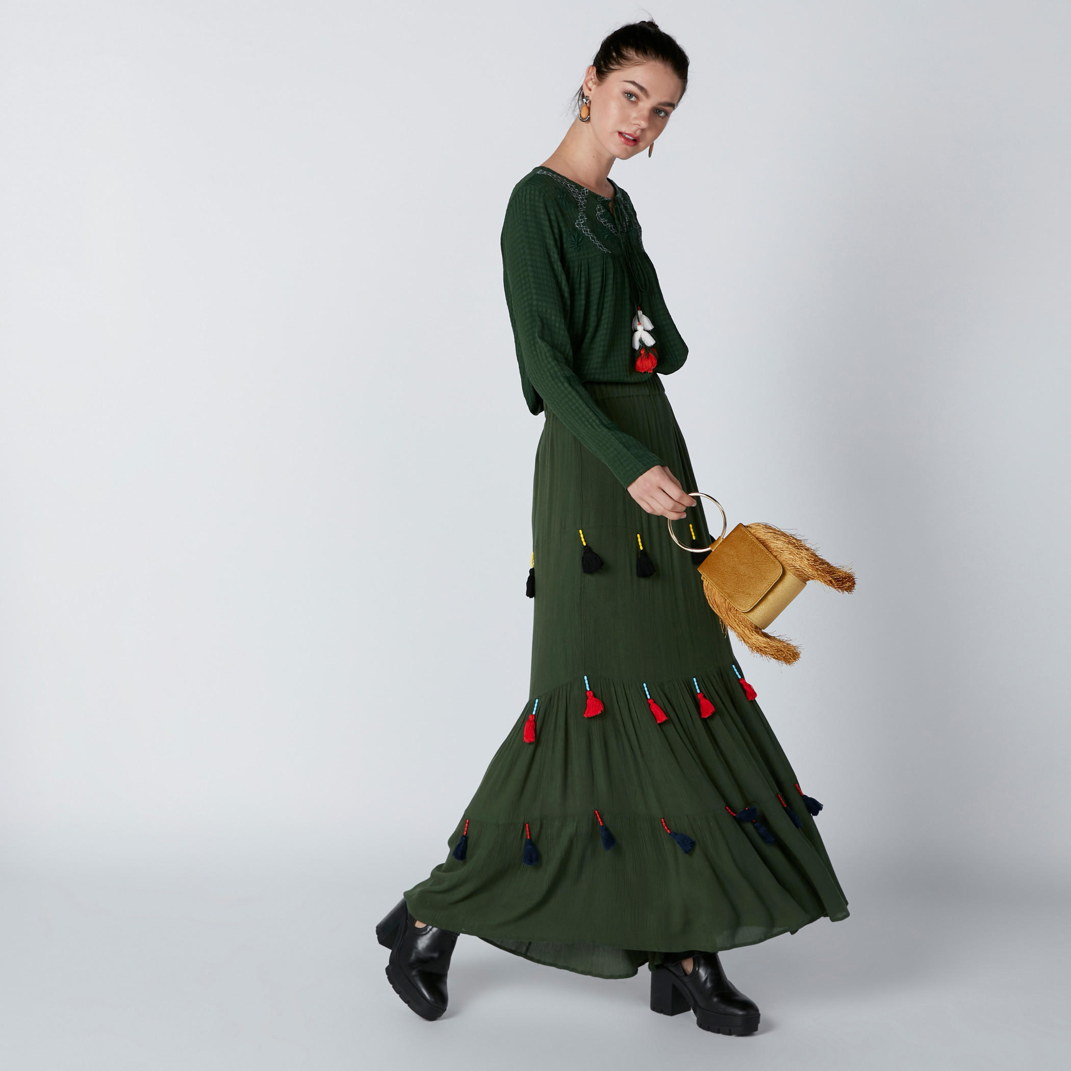 تنورة طويلة إيه لاين بخصر مطّاطي وشرّابات-women-clothing-bottoms-skirts-image-3