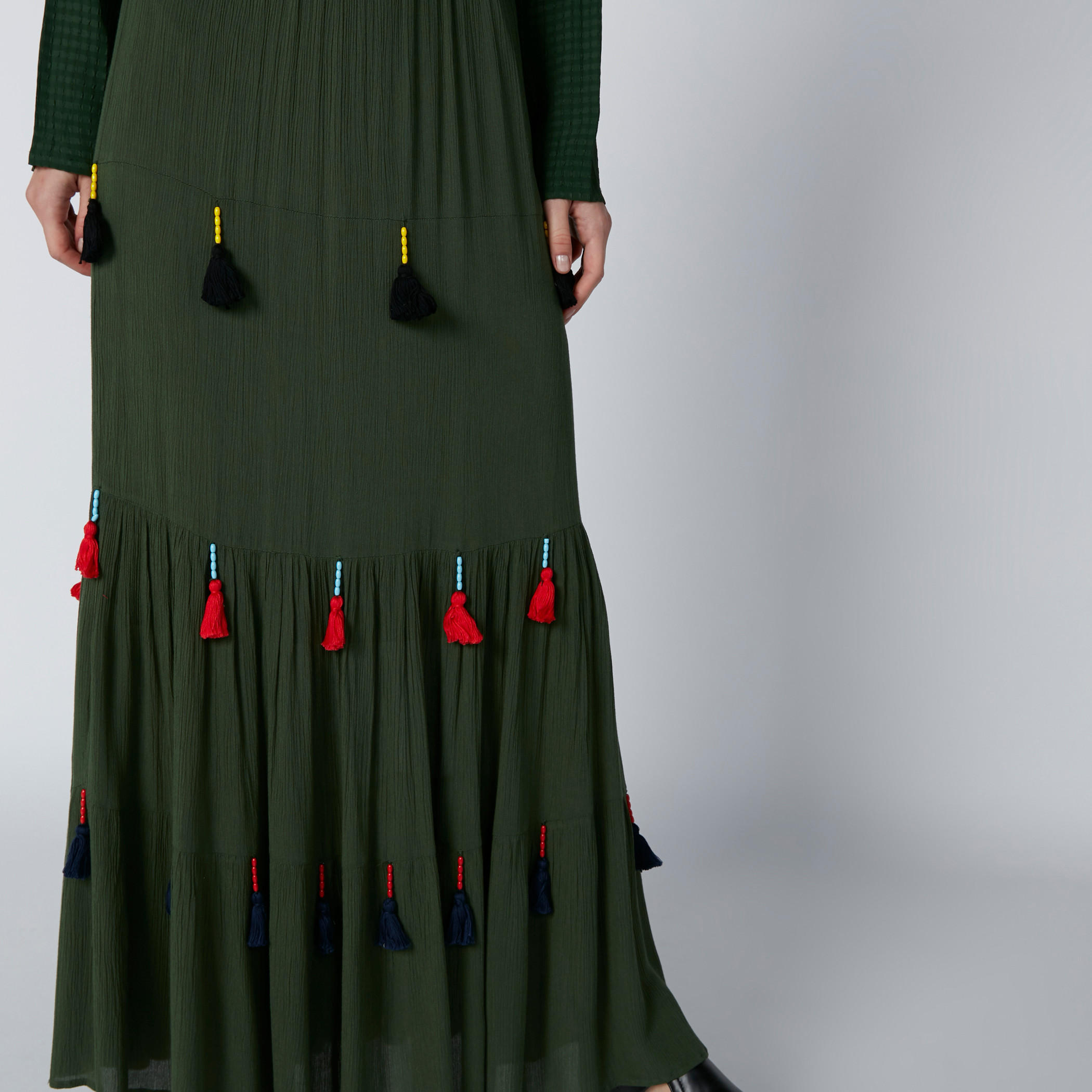 تنورة طويلة إيه لاين بخصر مطّاطي وشرّابات-women-clothing-bottoms-skirts-image-4