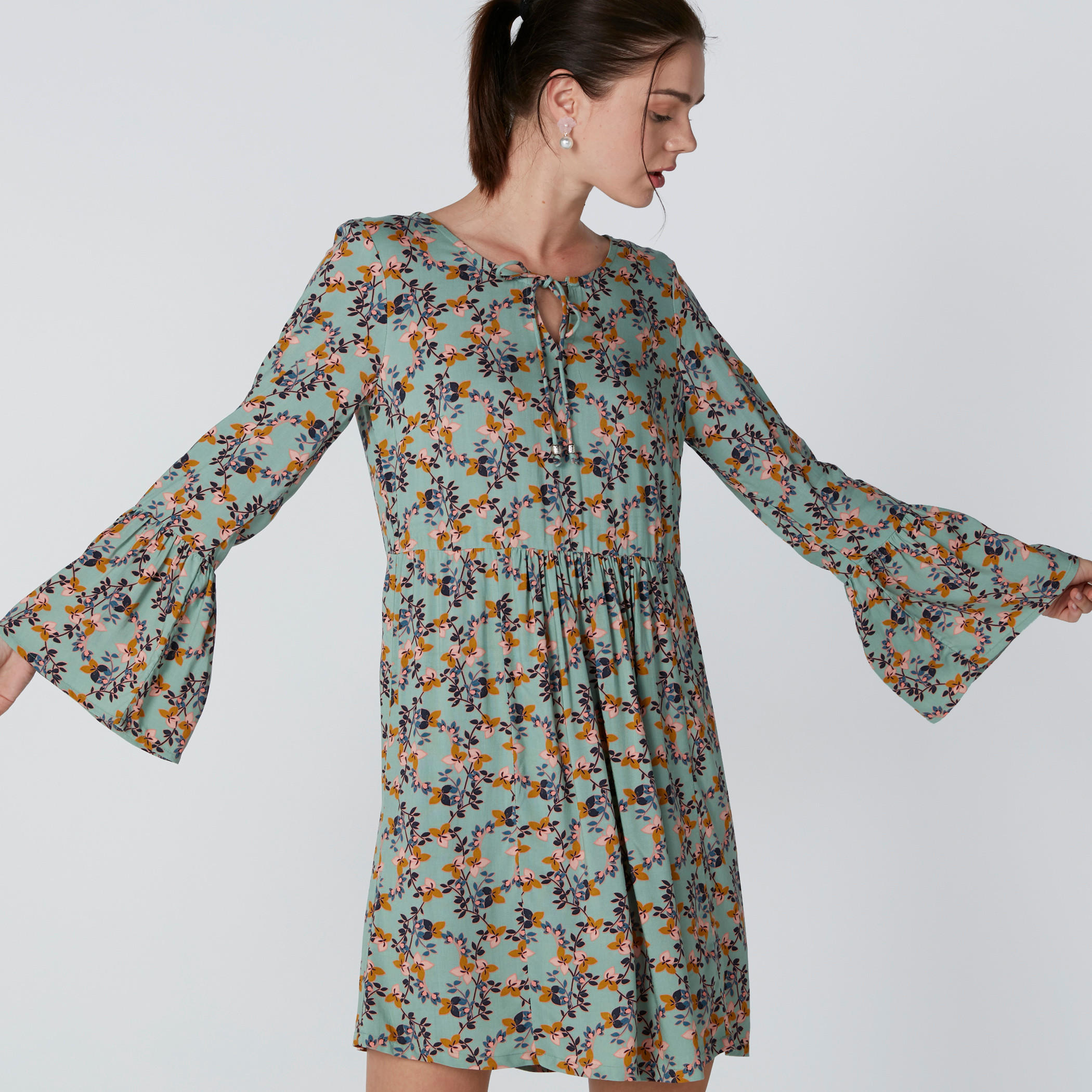 فستان بطبعات زهرية وأكمام واسعة وأربطة-women-clothing-dresses-image-1